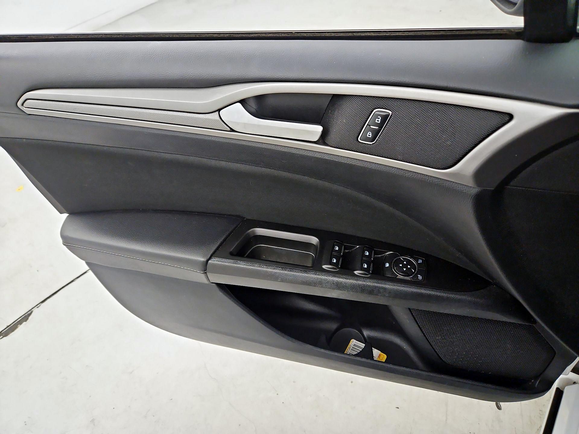 Thumbnail: 2017 Ford Fusion - 12
