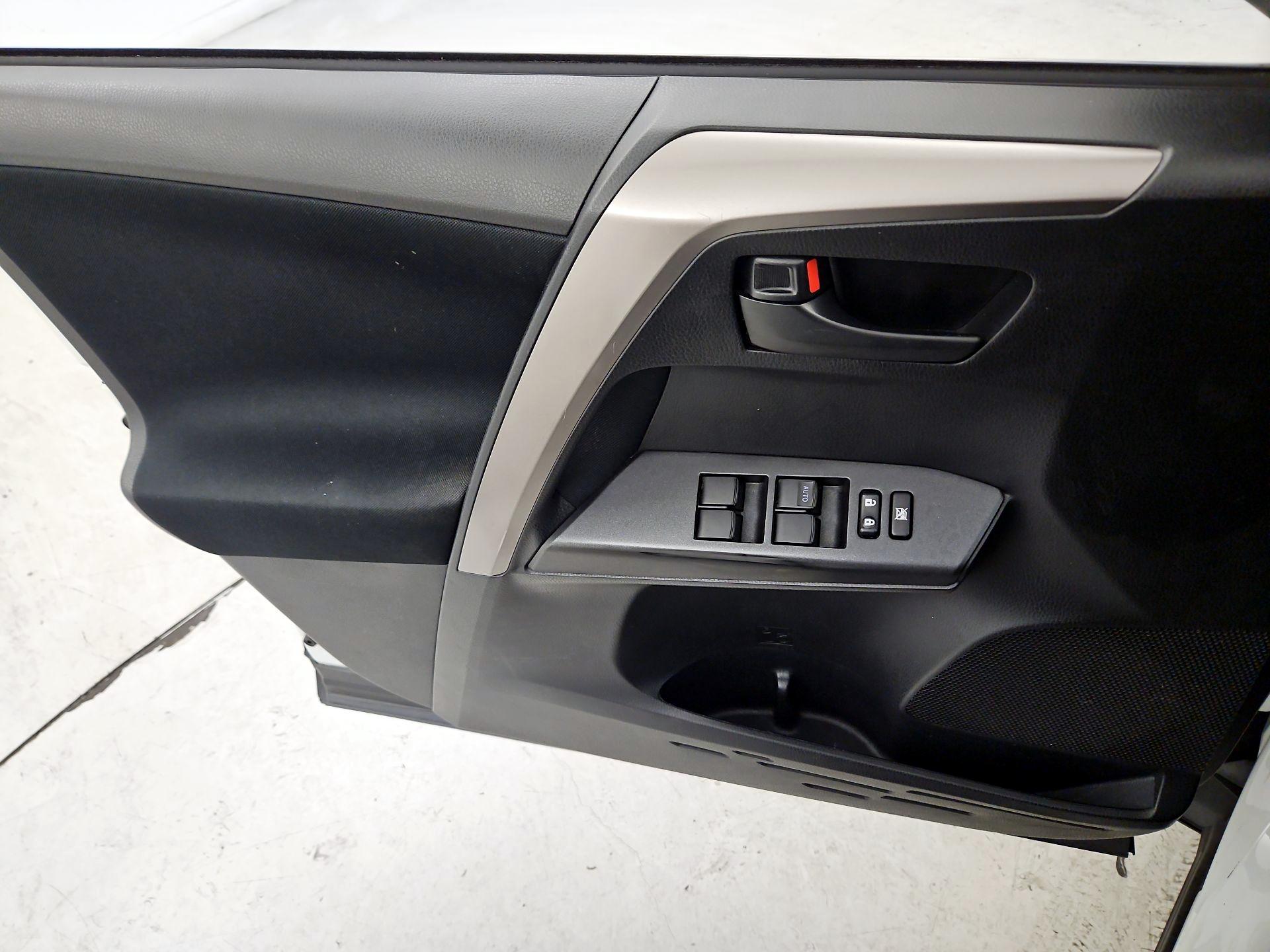 Thumbnail: 2018 Toyota RAV4 - 12