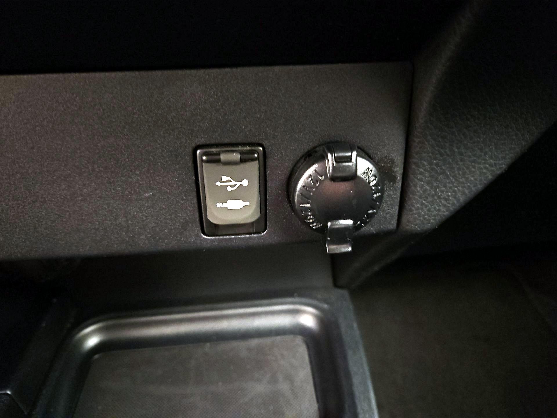 Thumbnail: 2018 Toyota RAV4 - 18