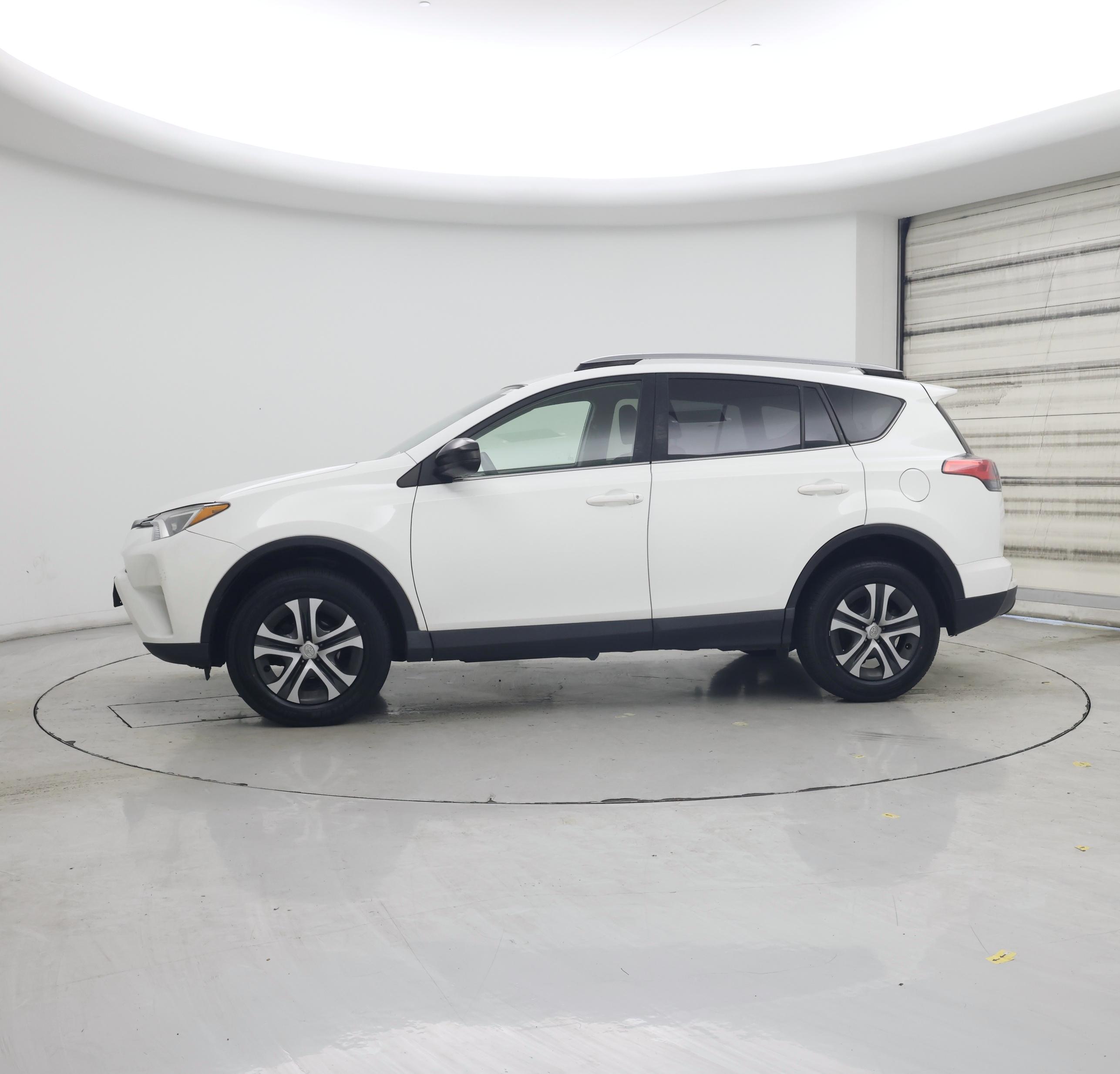 Thumbnail: 2018 Toyota RAV4 - 3