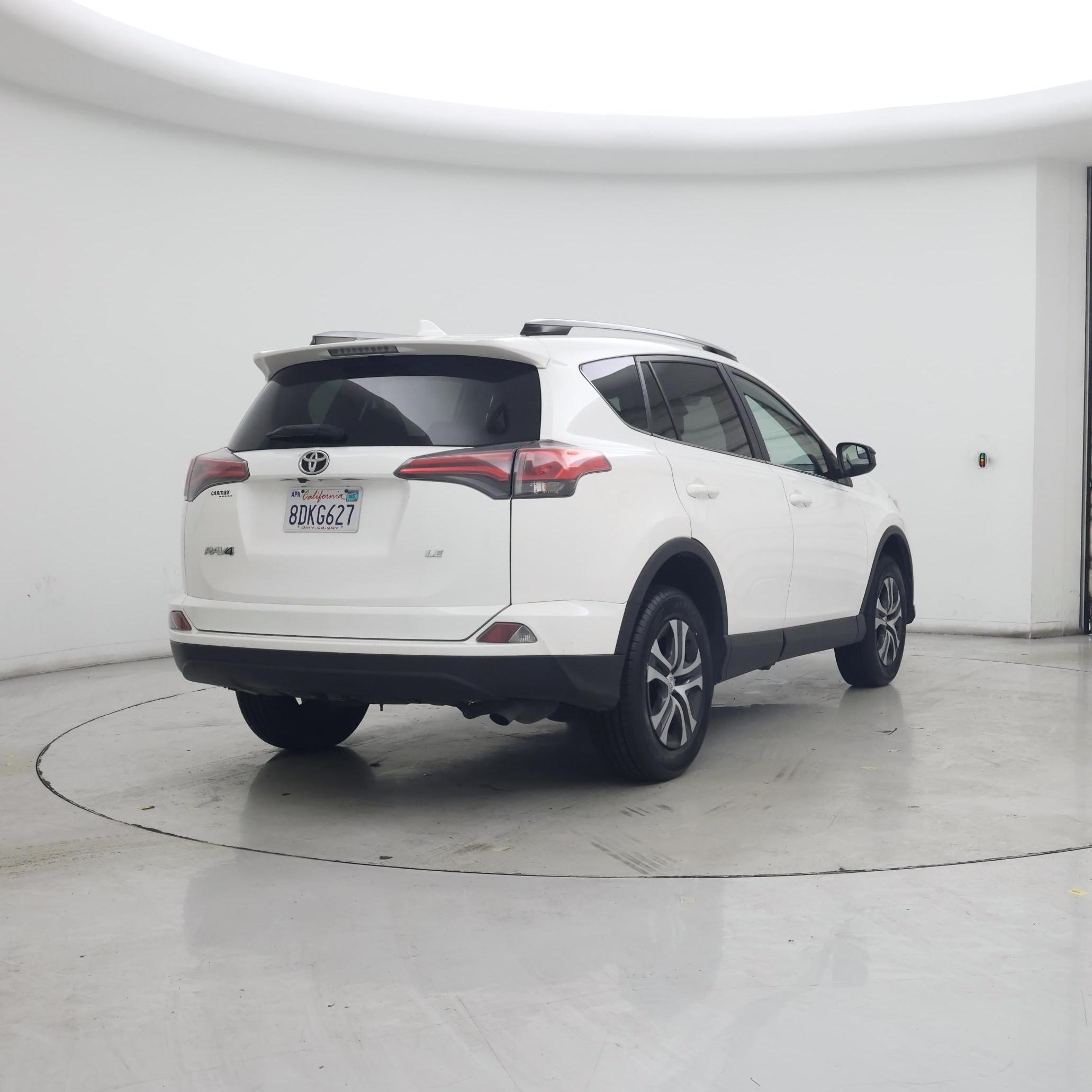 Thumbnail: 2018 Toyota RAV4 - 8