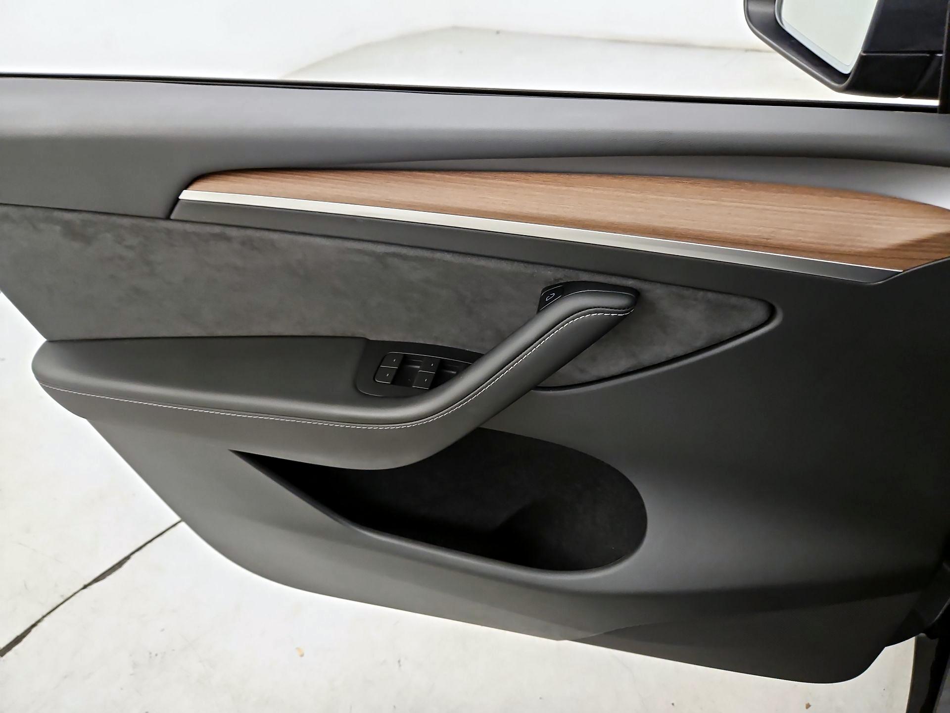 Thumbnail: 2023 Tesla Model Y - 12