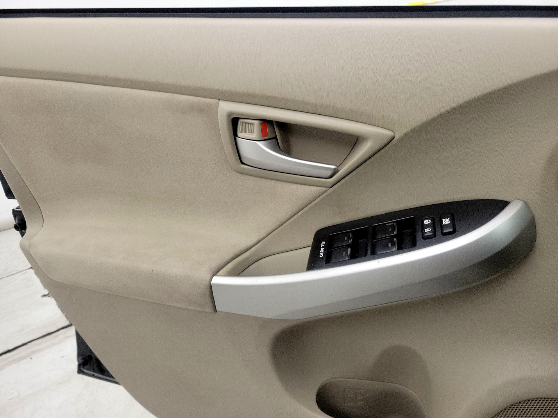 Thumbnail: 2015 Toyota Prius - 12
