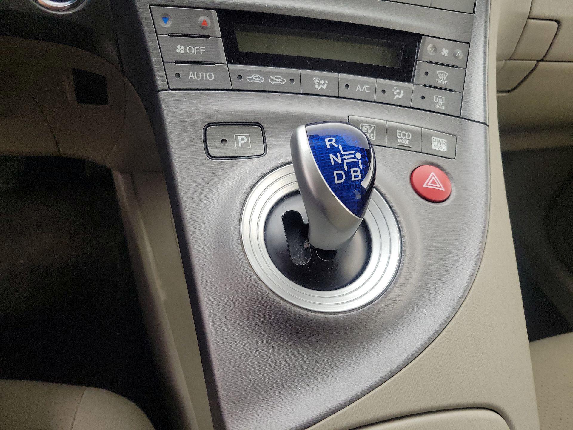 Thumbnail: 2015 Toyota Prius - 17