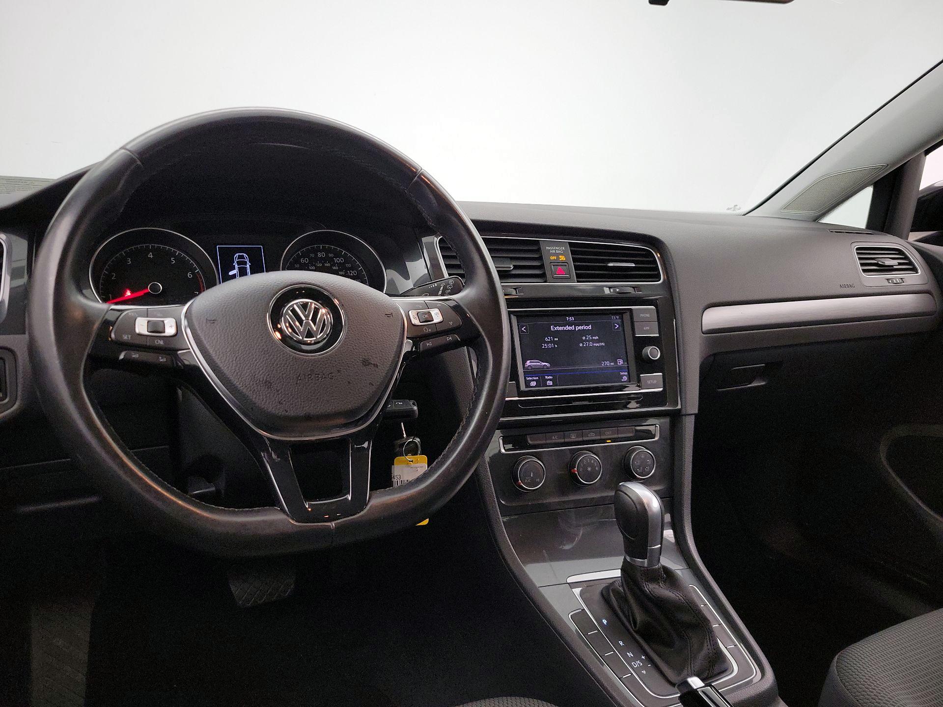 Thumbnail: 2018 Volkswagen Golf - 9