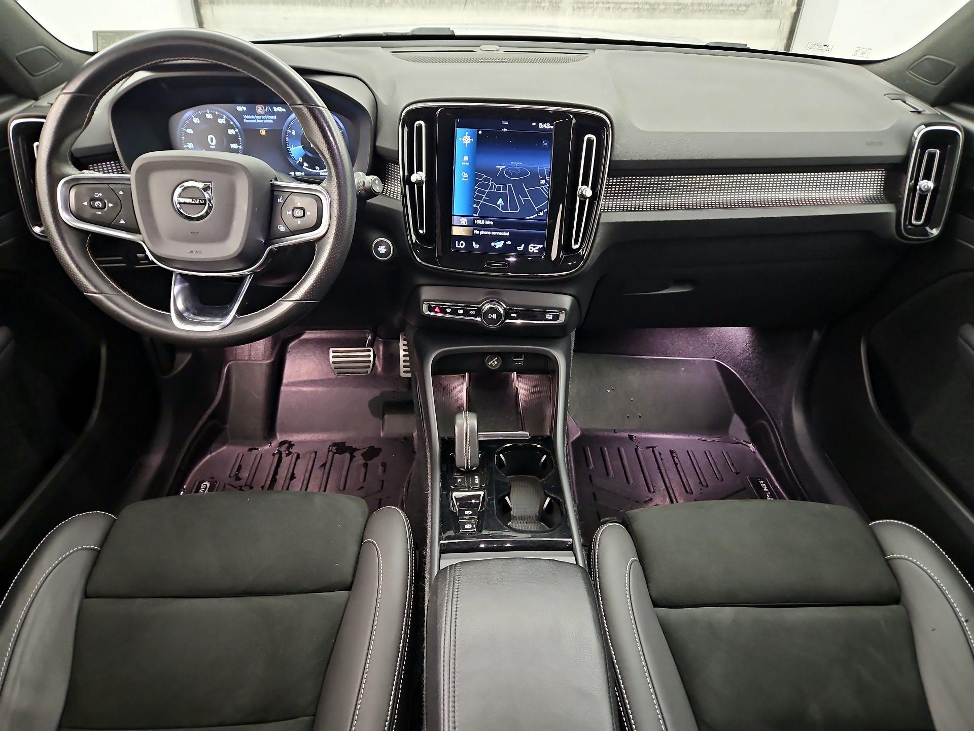 Thumbnail: 2021 Volvo XC40 - 9