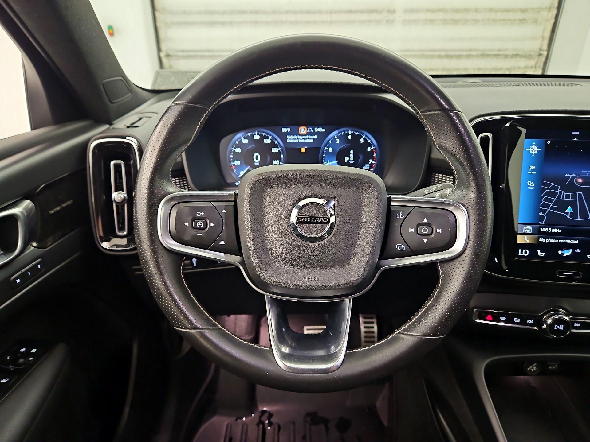 Thumbnail: 2021 Volvo XC40 - 10