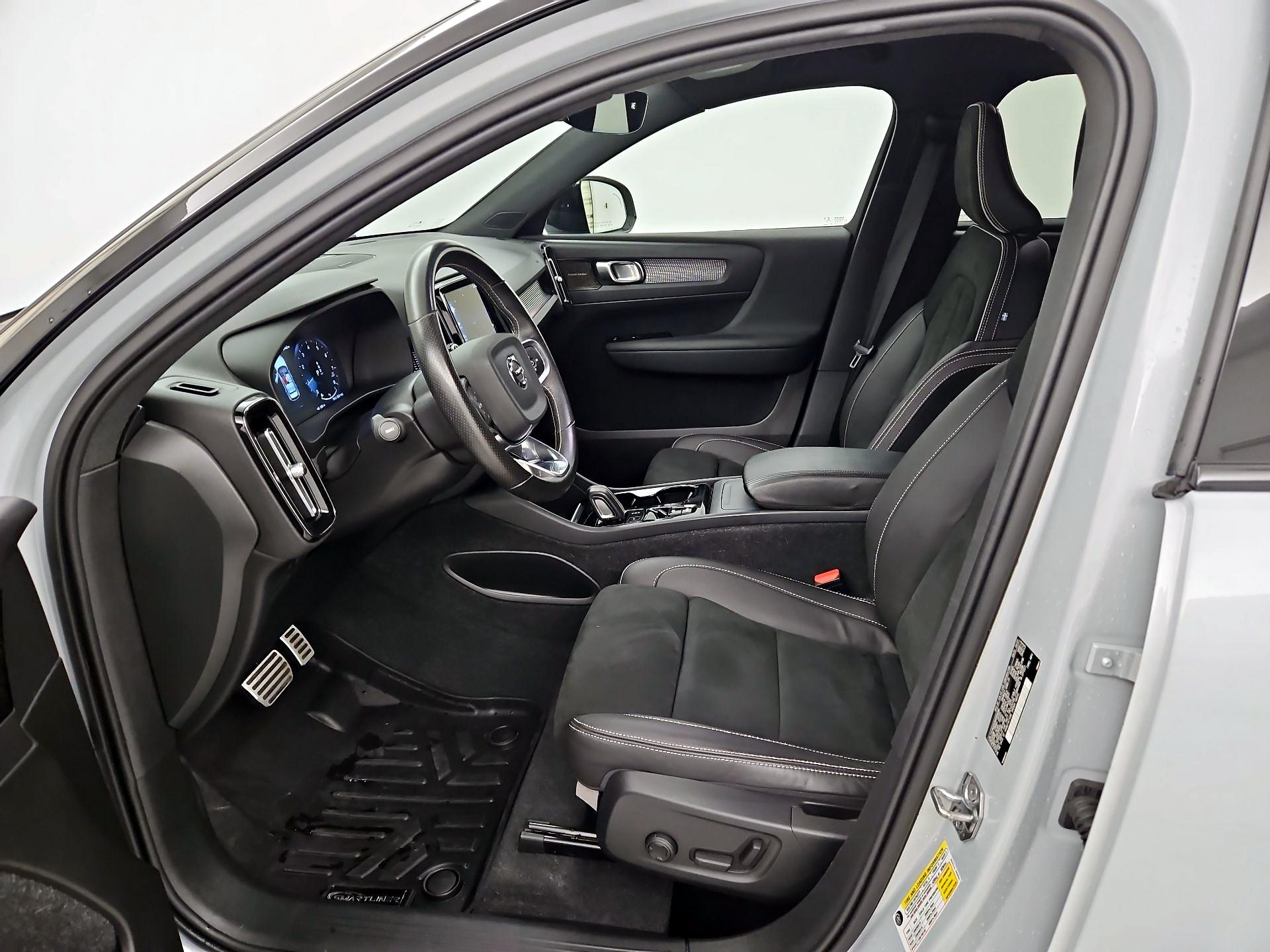 Thumbnail: 2021 Volvo XC40 - 11