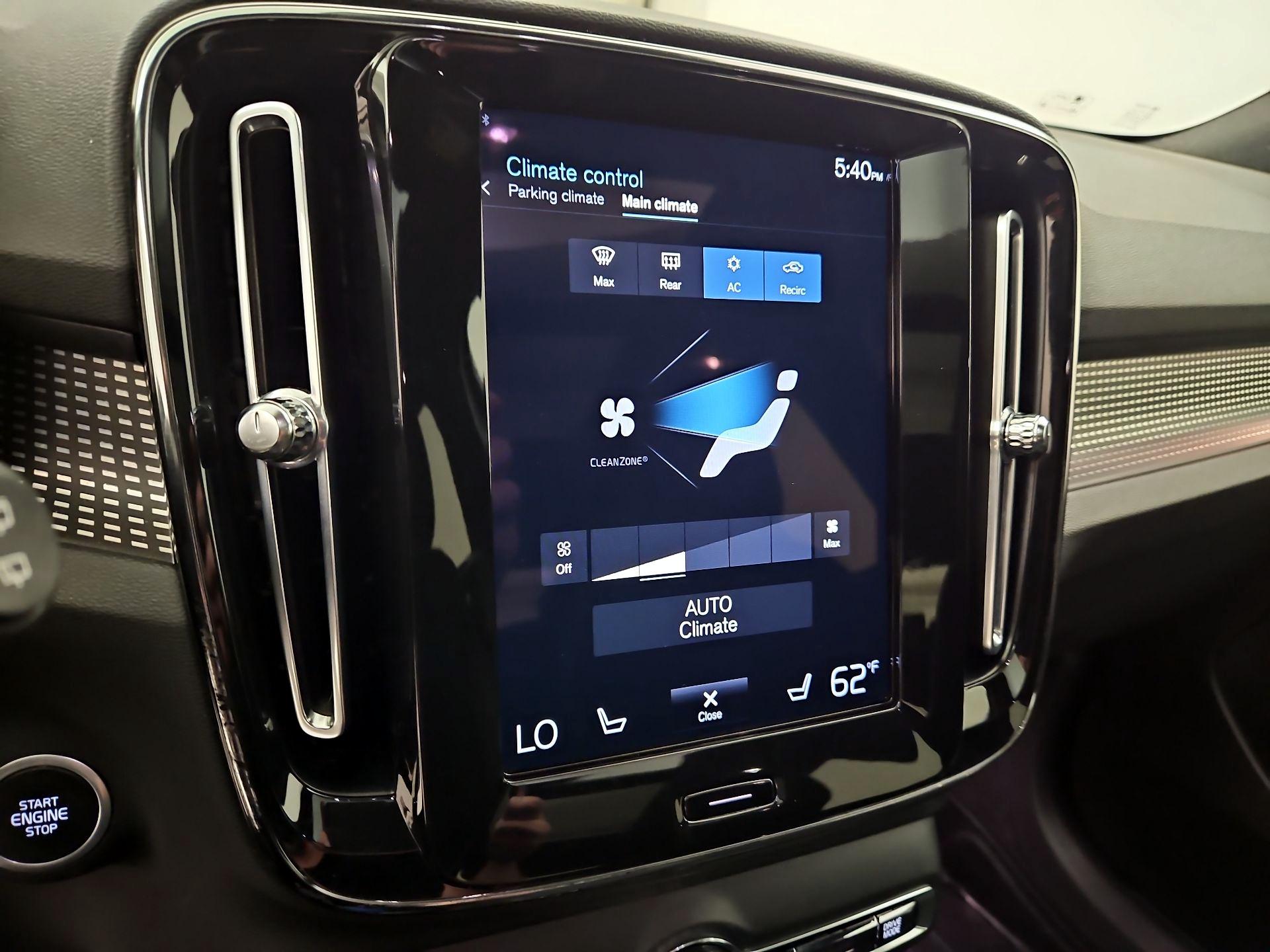 Thumbnail: 2021 Volvo XC40 - 17