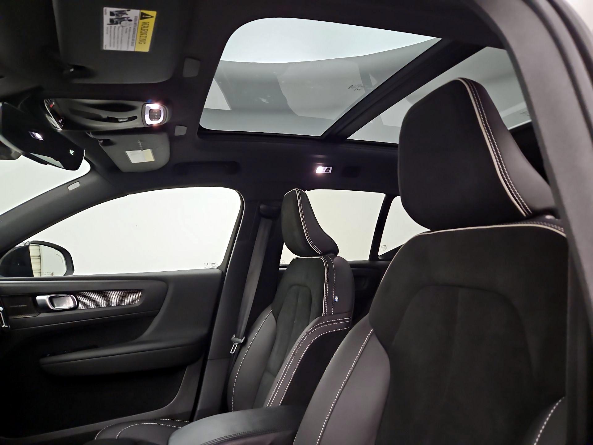 Thumbnail: 2021 Volvo XC40 - 20