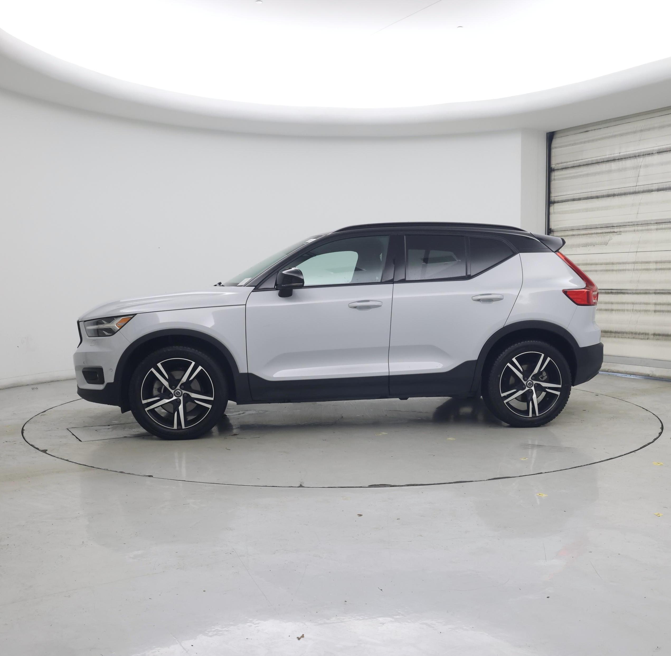 Thumbnail: 2021 Volvo XC40 - 3
