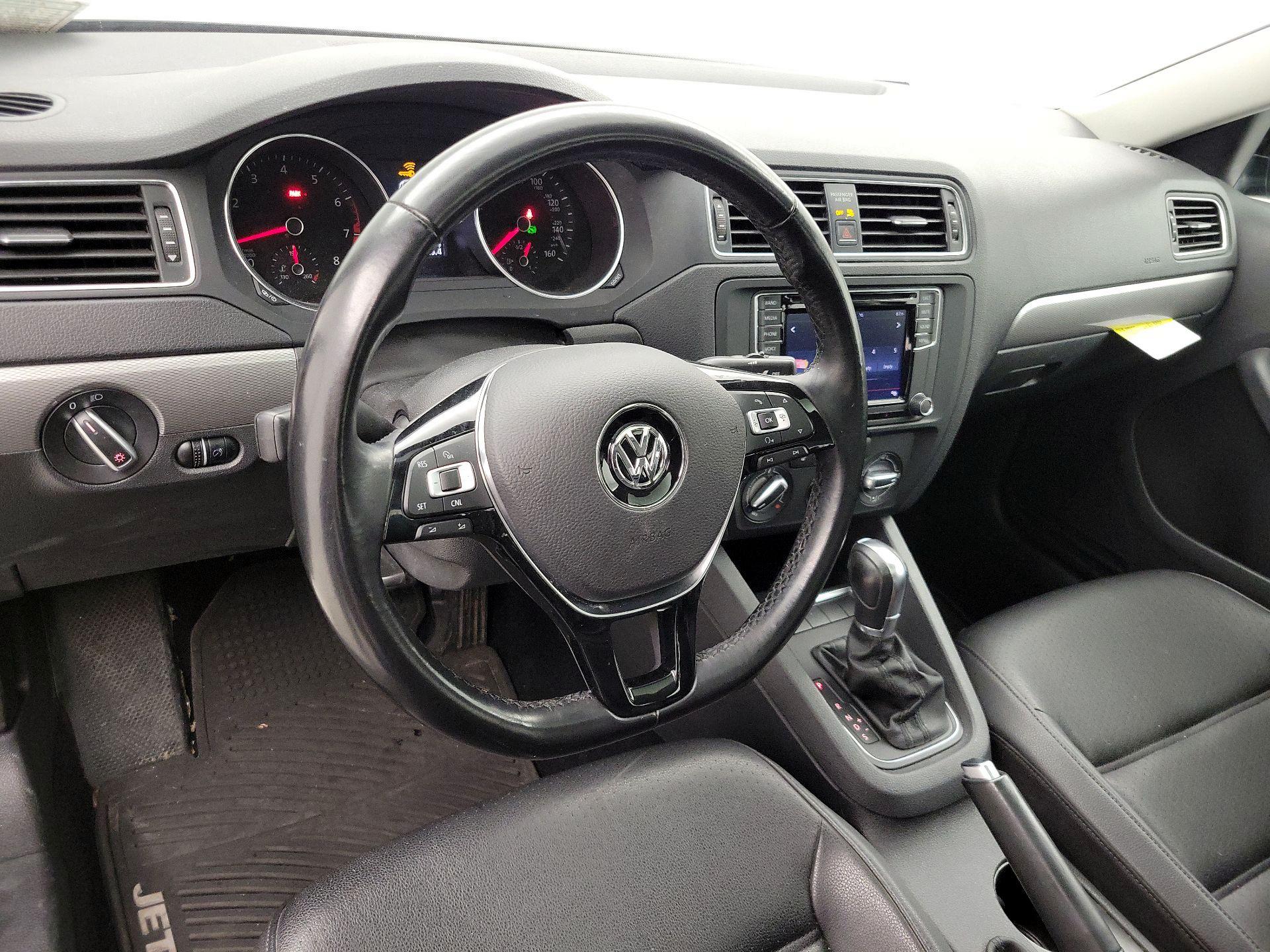 Thumbnail: 2017 Volkswagen Jetta - 9