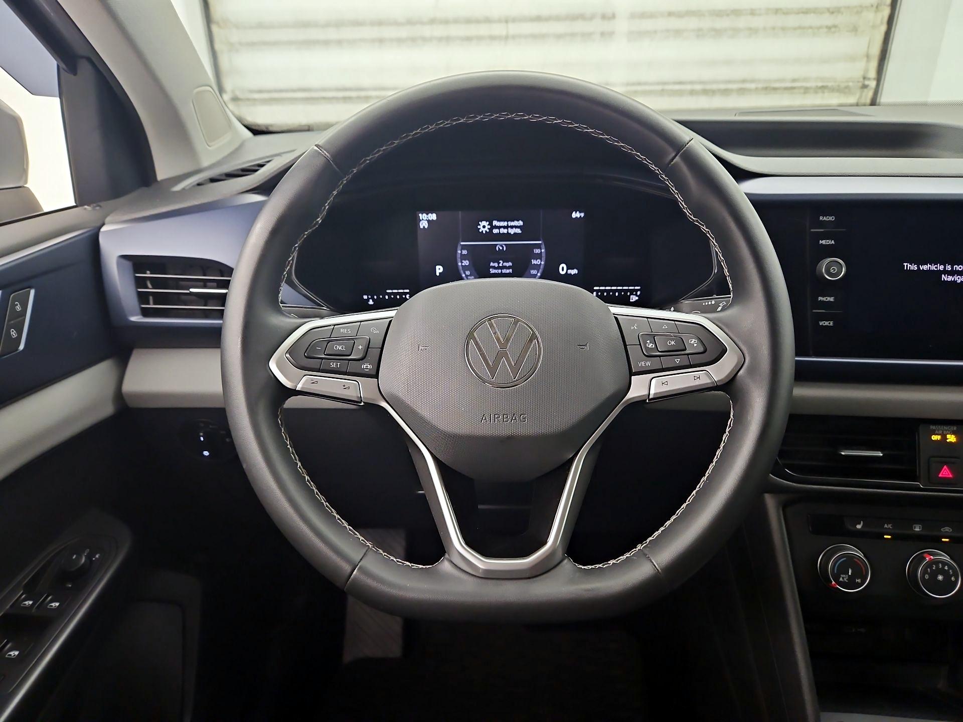 Thumbnail: 2022 Volkswagen Taos - 10