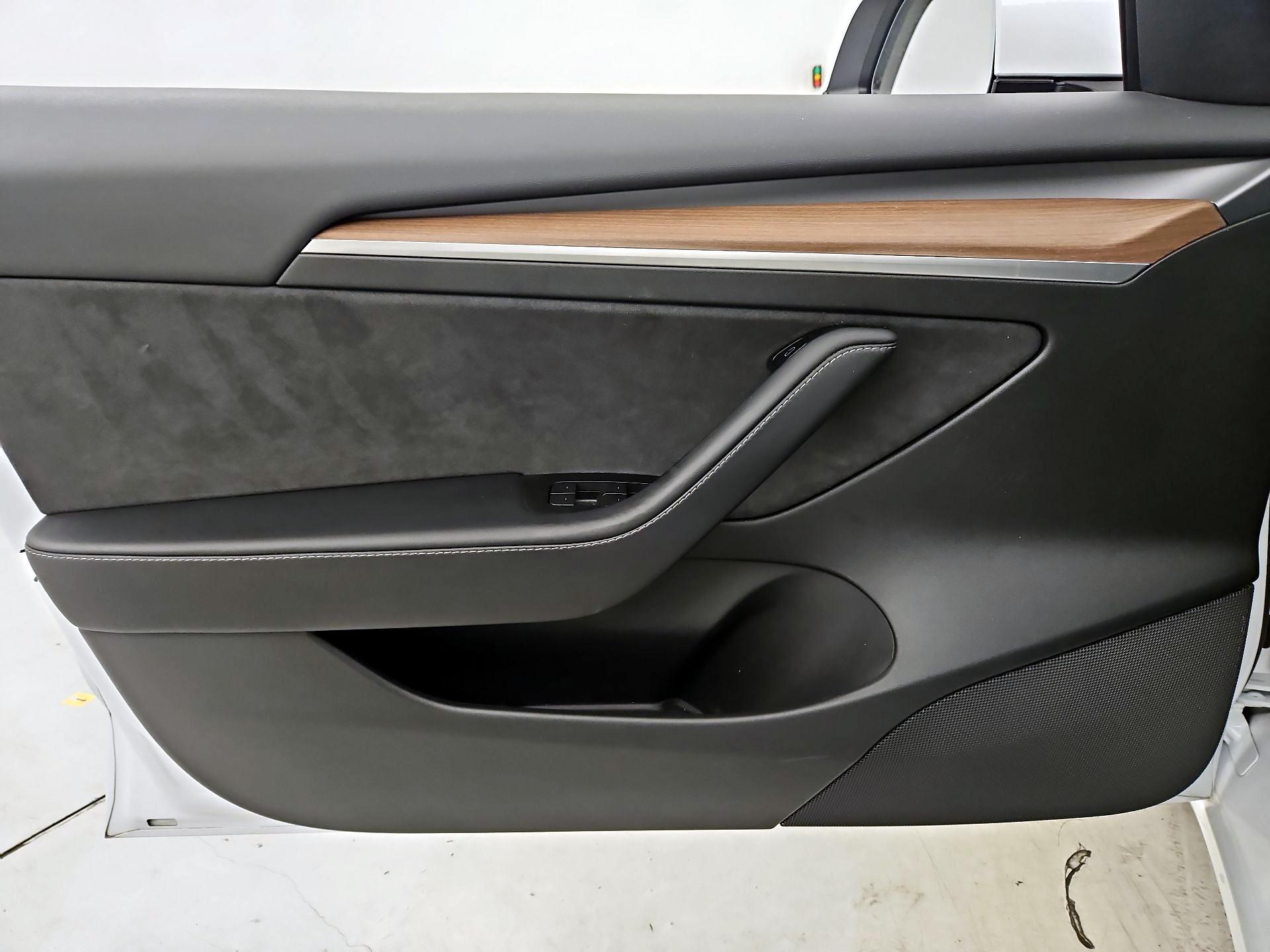 Thumbnail: 2023 Tesla Model 3 - 12