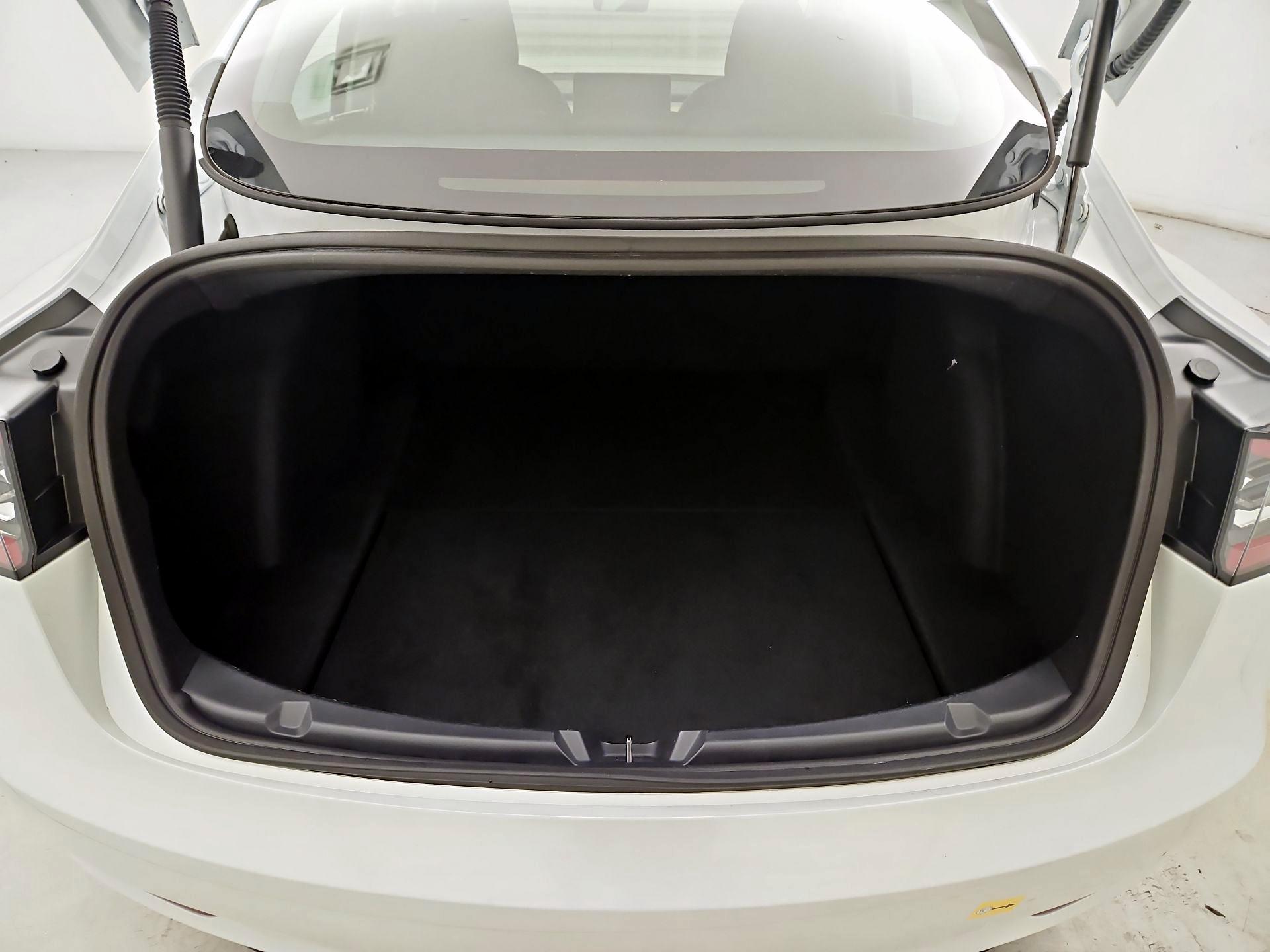Thumbnail: 2023 Tesla Model 3 - 19