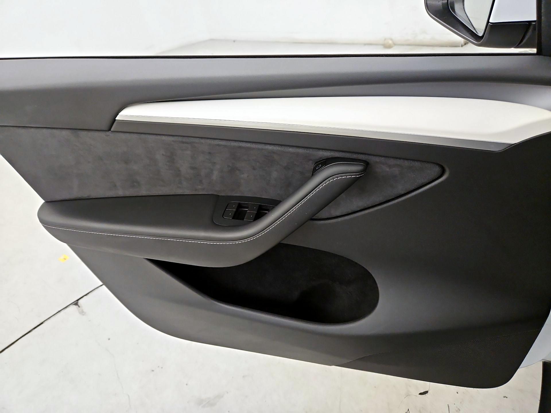 Thumbnail: 2023 Tesla Model Y - 12