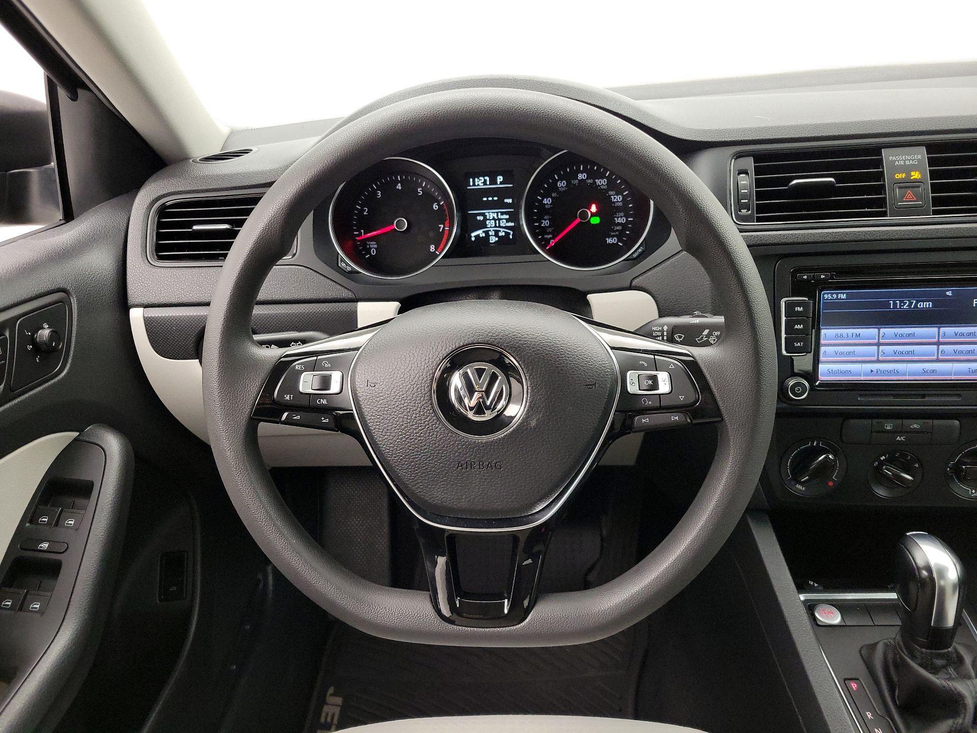 Thumbnail: 2015 Volkswagen Jetta - 10