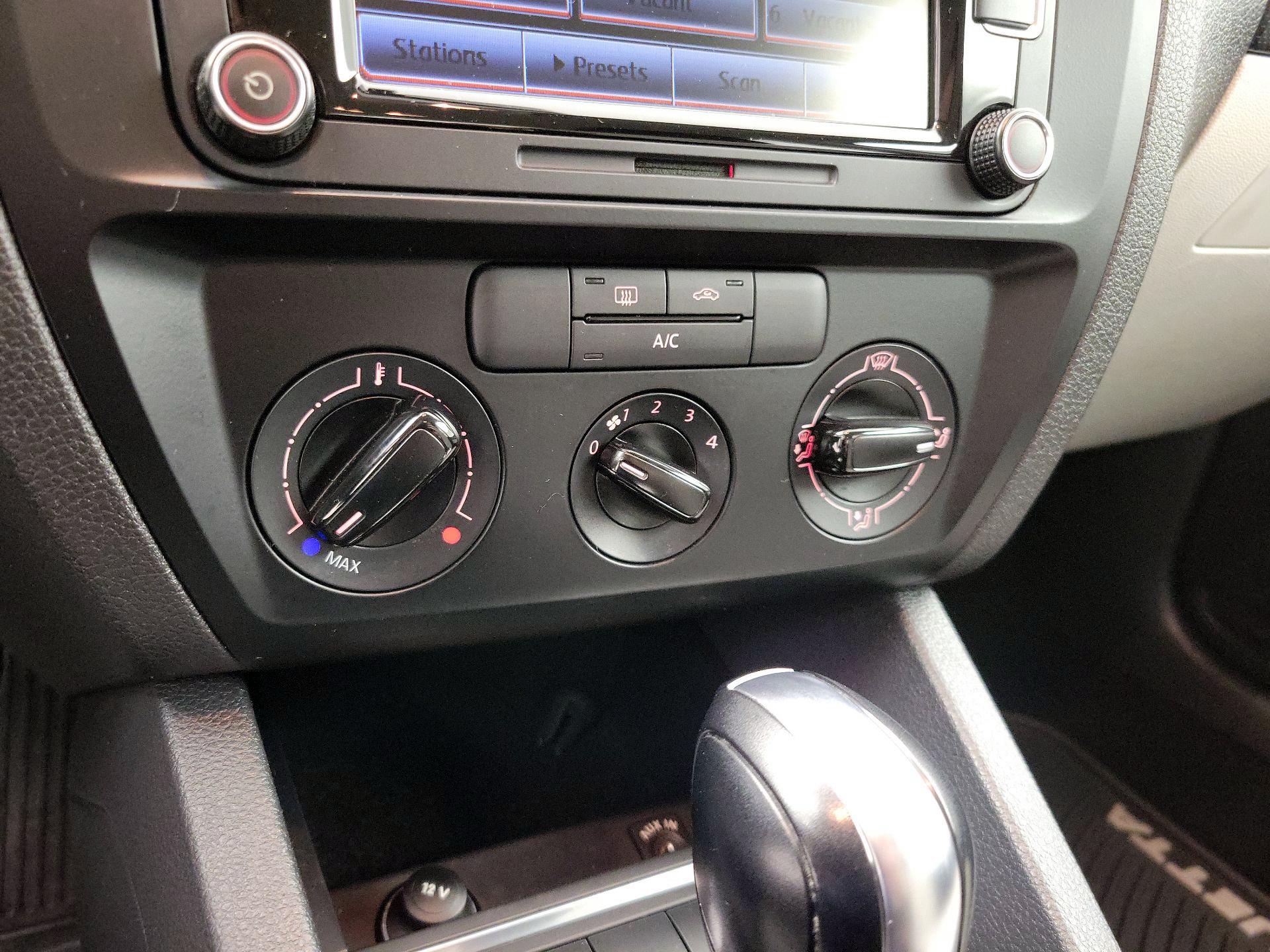 Thumbnail: 2015 Volkswagen Jetta - 16