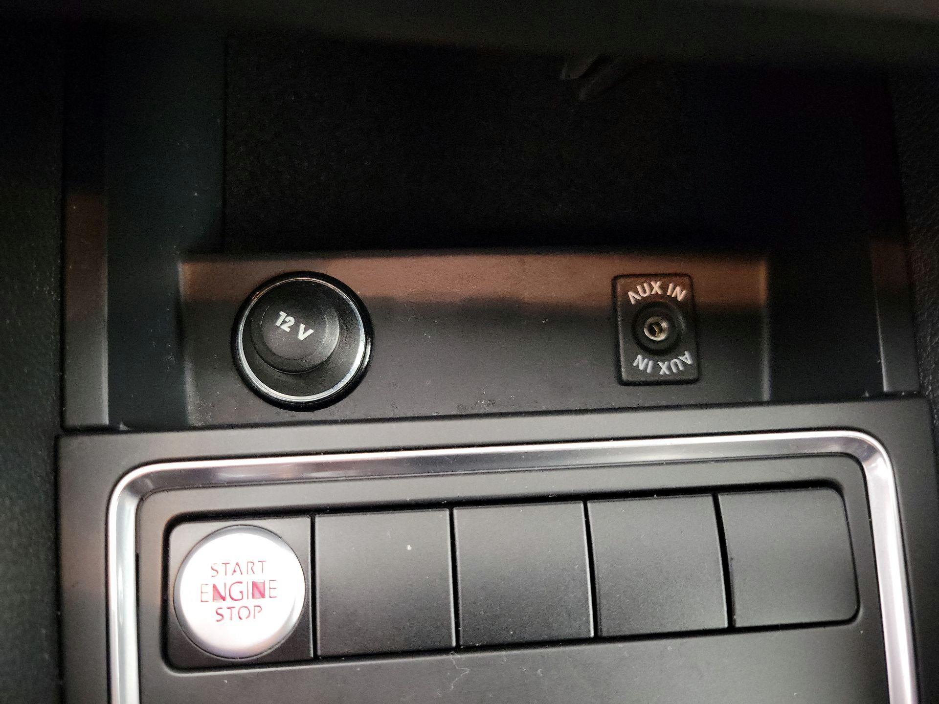 Thumbnail: 2015 Volkswagen Jetta - 18