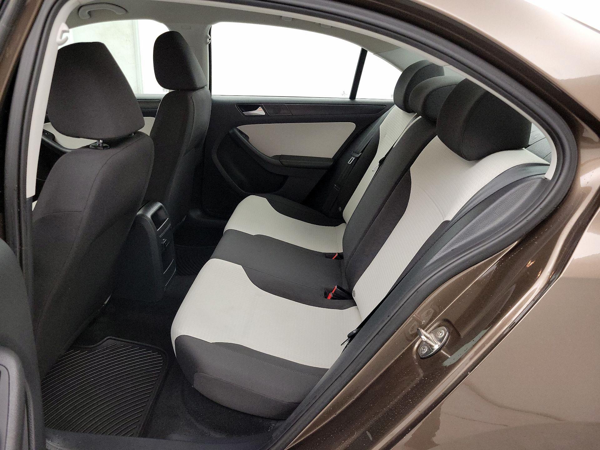 Thumbnail: 2015 Volkswagen Jetta - 19
