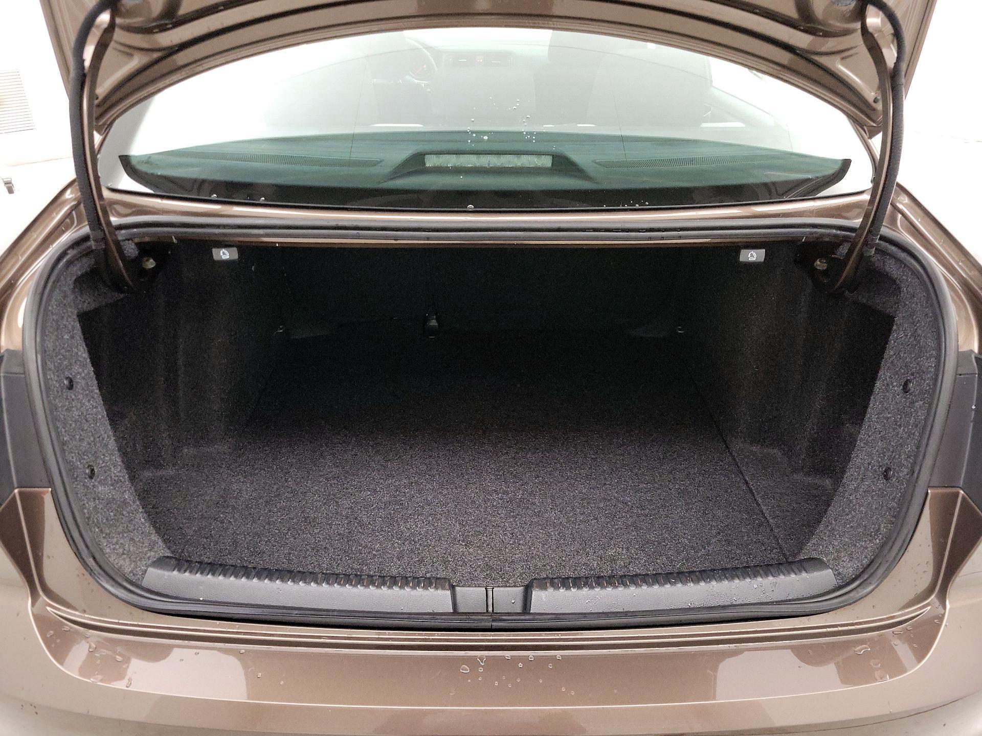 Thumbnail: 2015 Volkswagen Jetta - 20