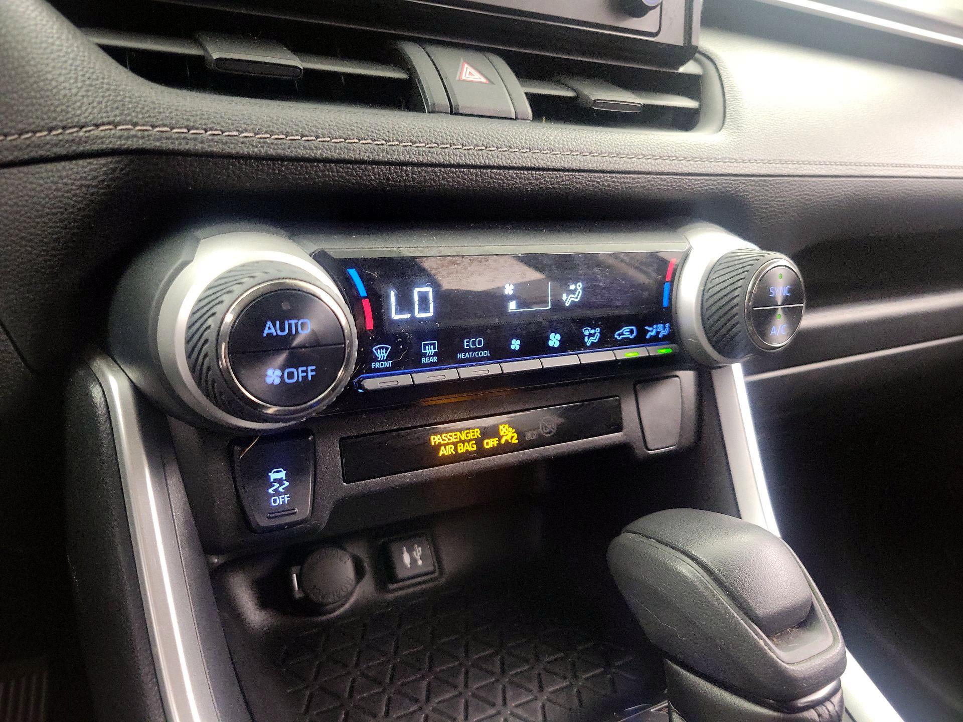 Thumbnail: 2019 Toyota RAV4 - 16
