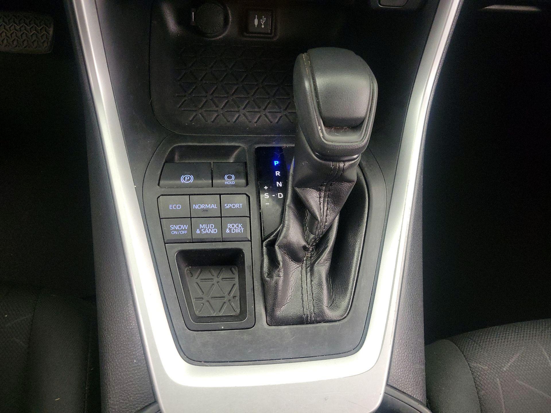 Thumbnail: 2019 Toyota RAV4 - 17