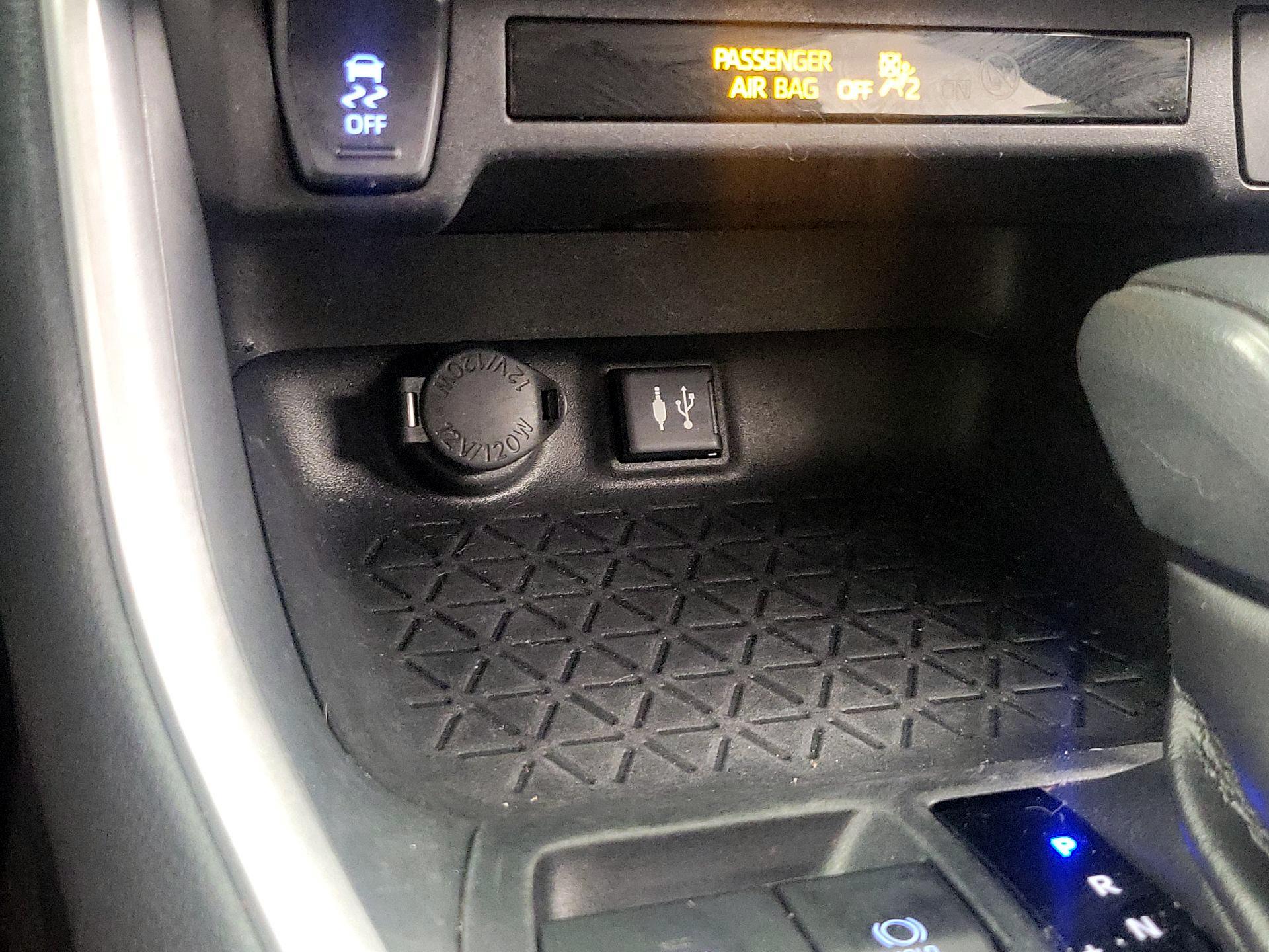 Thumbnail: 2019 Toyota RAV4 - 18