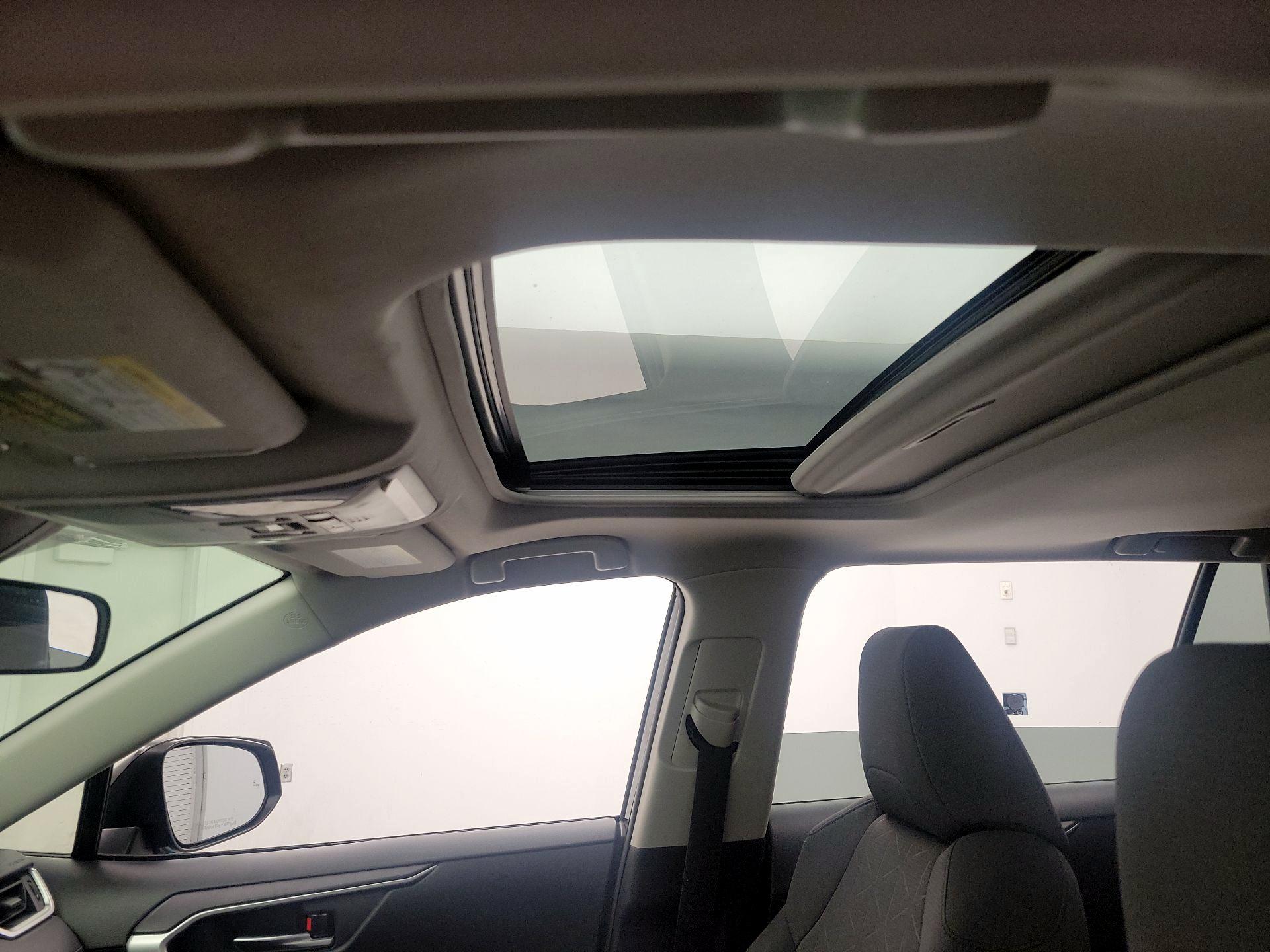 Thumbnail: 2019 Toyota RAV4 - 19