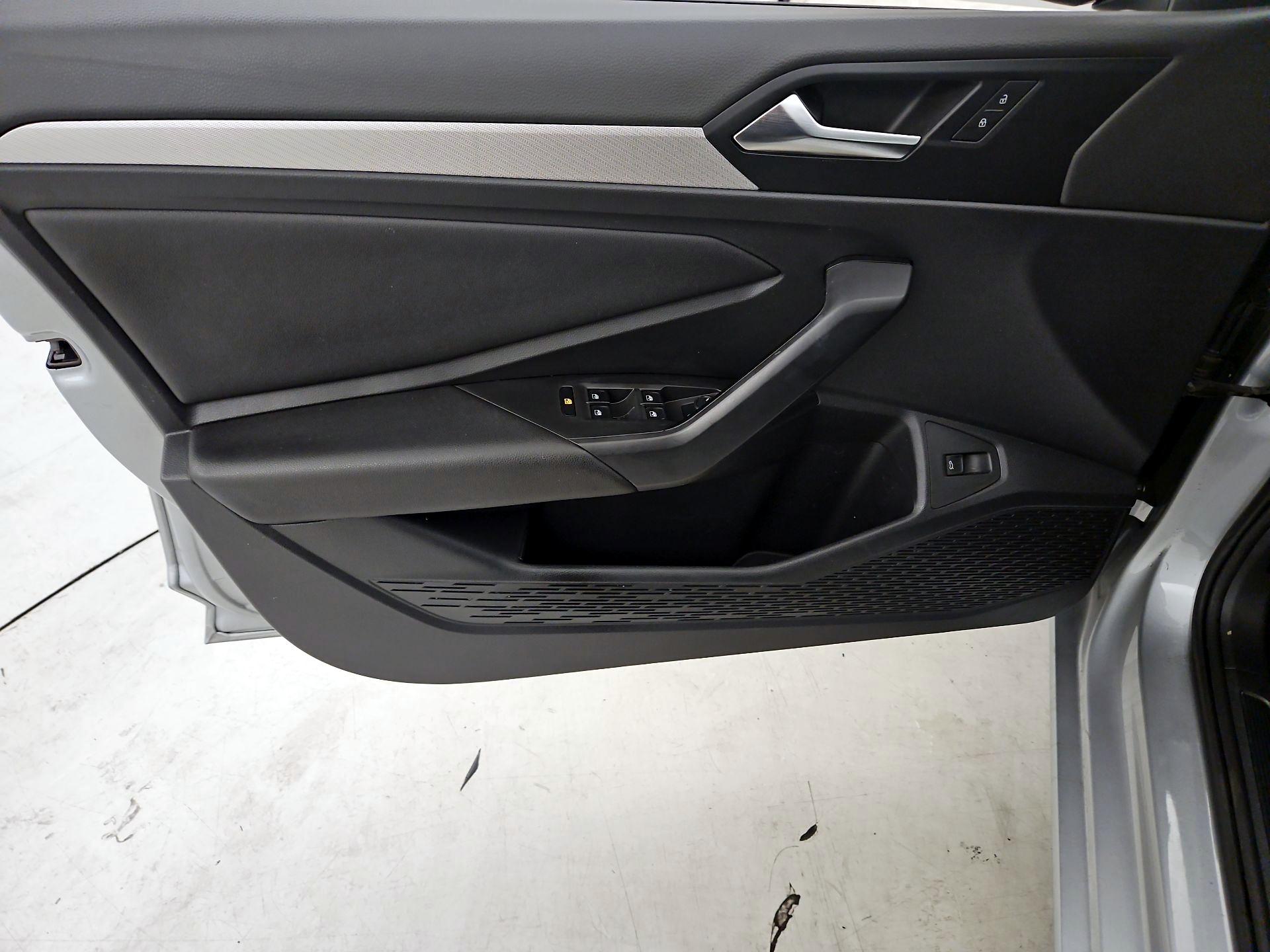 Thumbnail: 2019 Volkswagen Jetta - 12