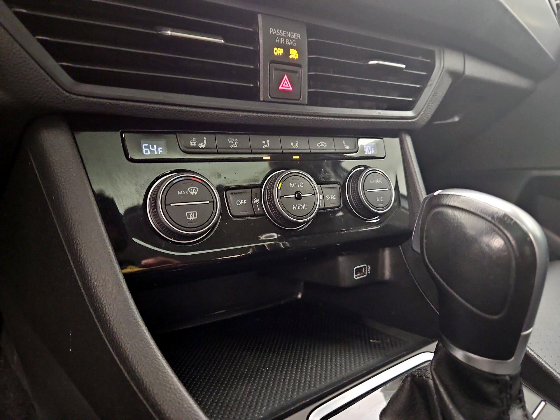 Thumbnail: 2019 Volkswagen Jetta - 16