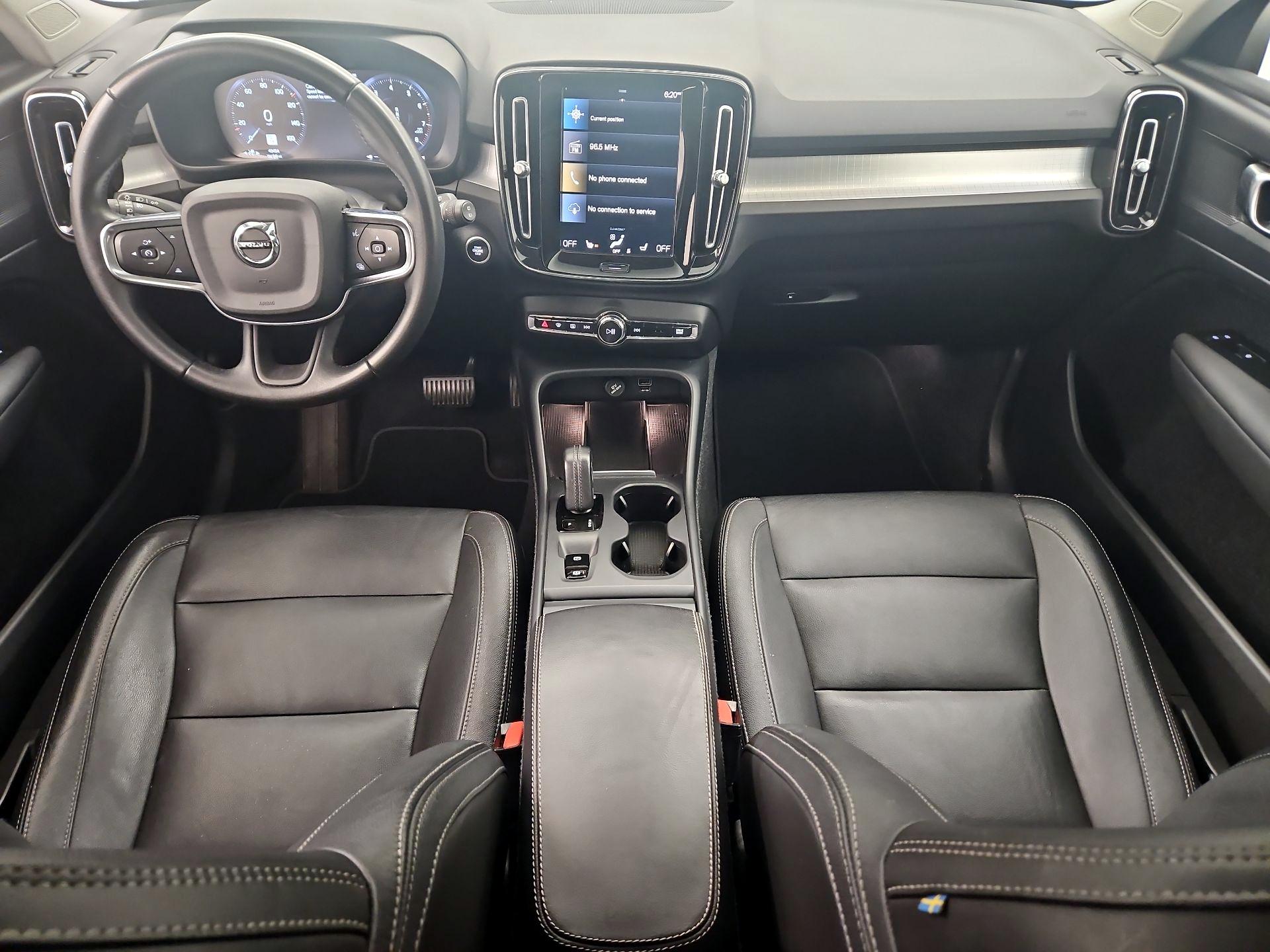 Thumbnail: 2021 Volvo XC40 - 9