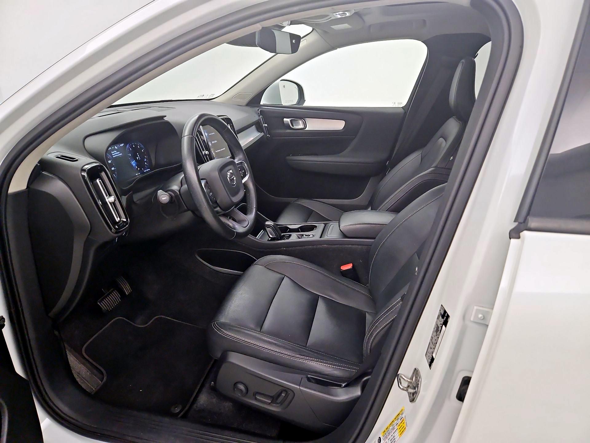 Thumbnail: 2021 Volvo XC40 - 11