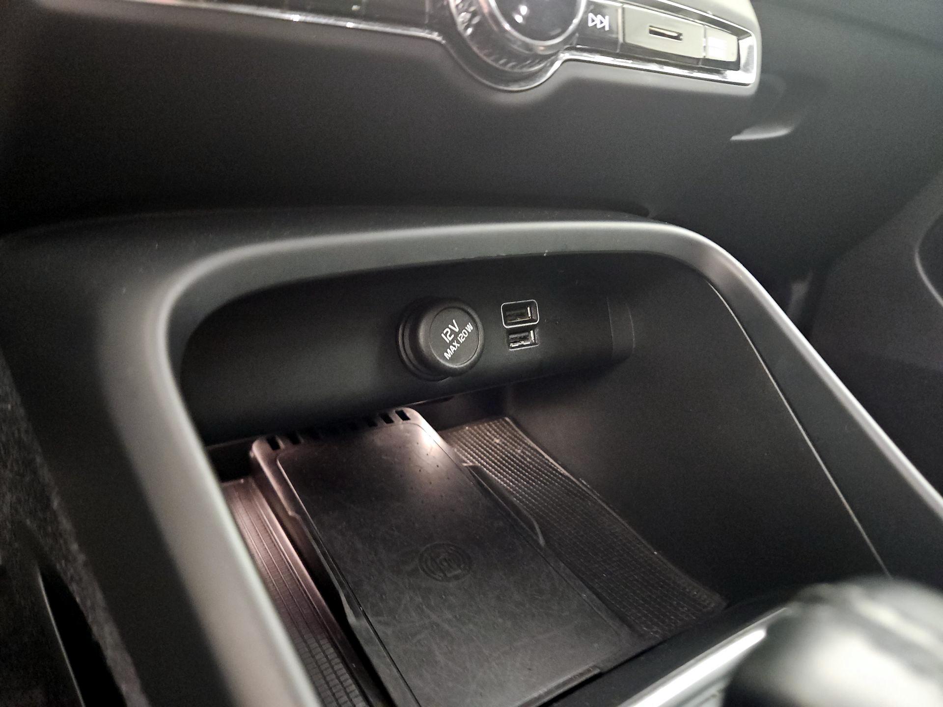 Thumbnail: 2021 Volvo XC40 - 18