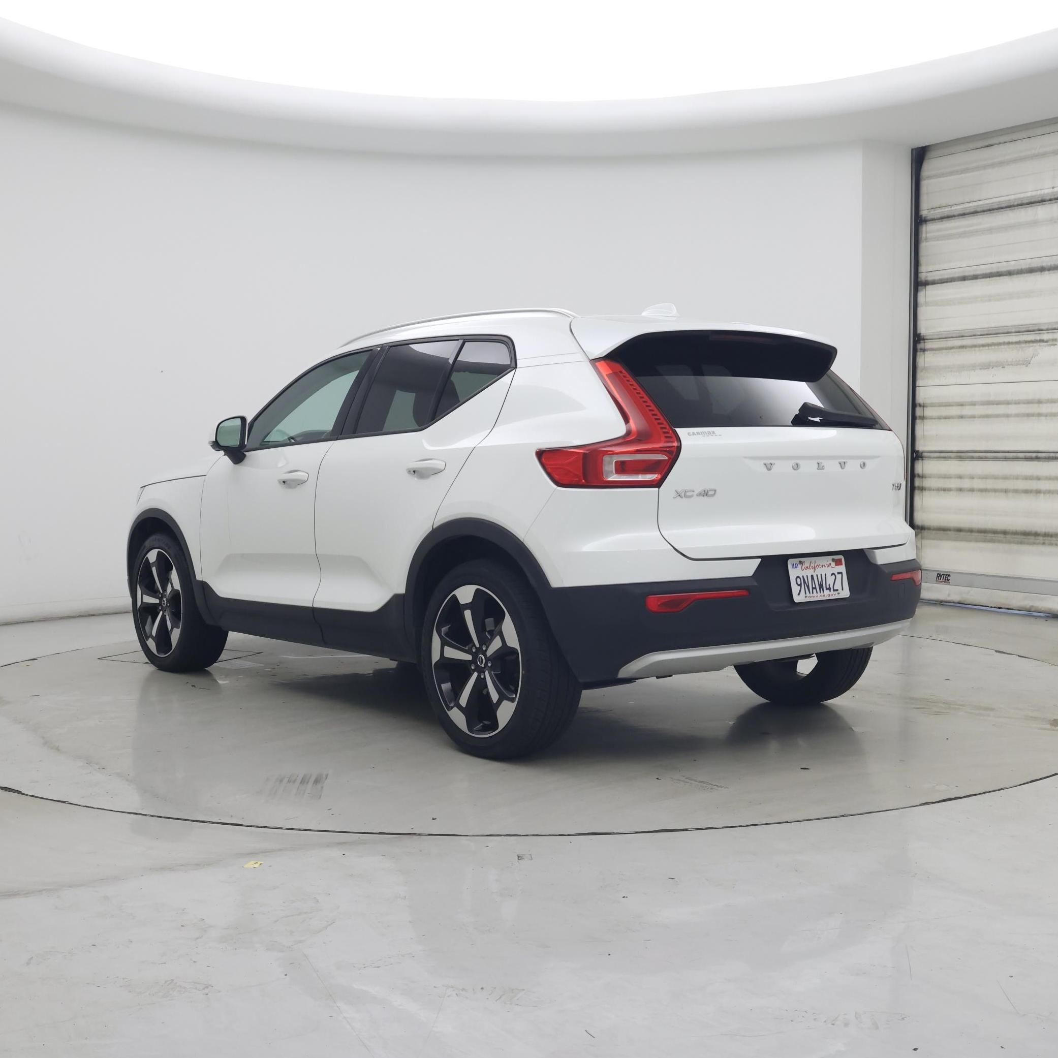 Thumbnail: 2021 Volvo XC40 - 2