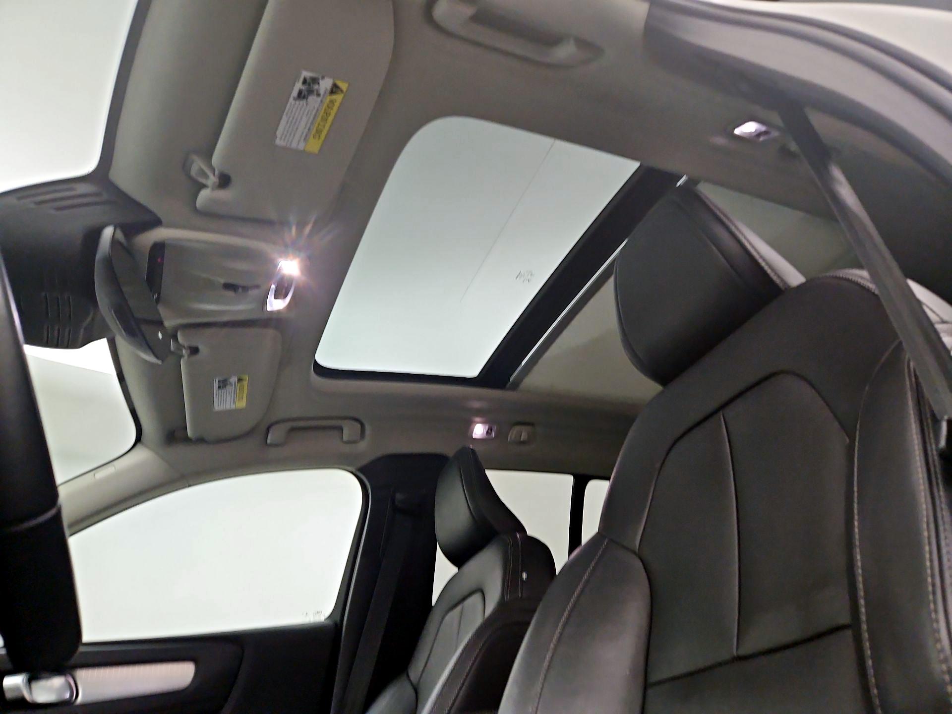 Thumbnail: 2021 Volvo XC40 - 19