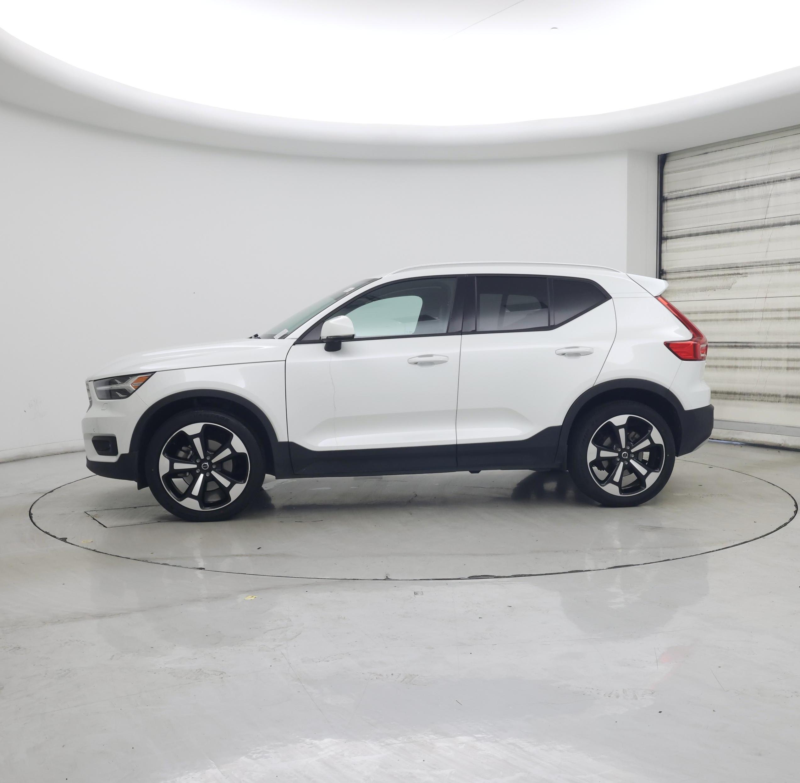 Thumbnail: 2021 Volvo XC40 - 3