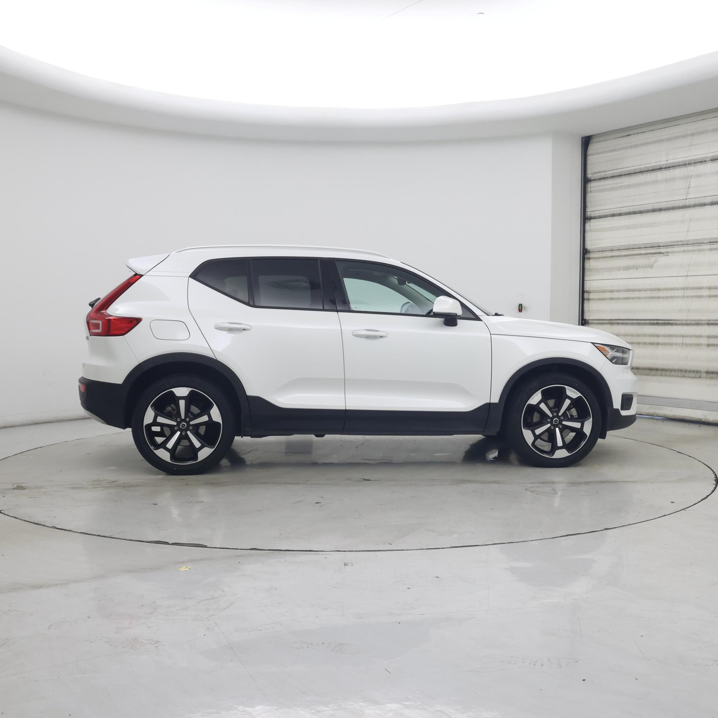 Thumbnail: 2021 Volvo XC40 - 7