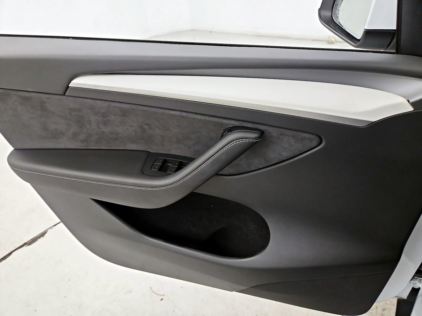 2023 Tesla Model Y Long Range - Photo 13