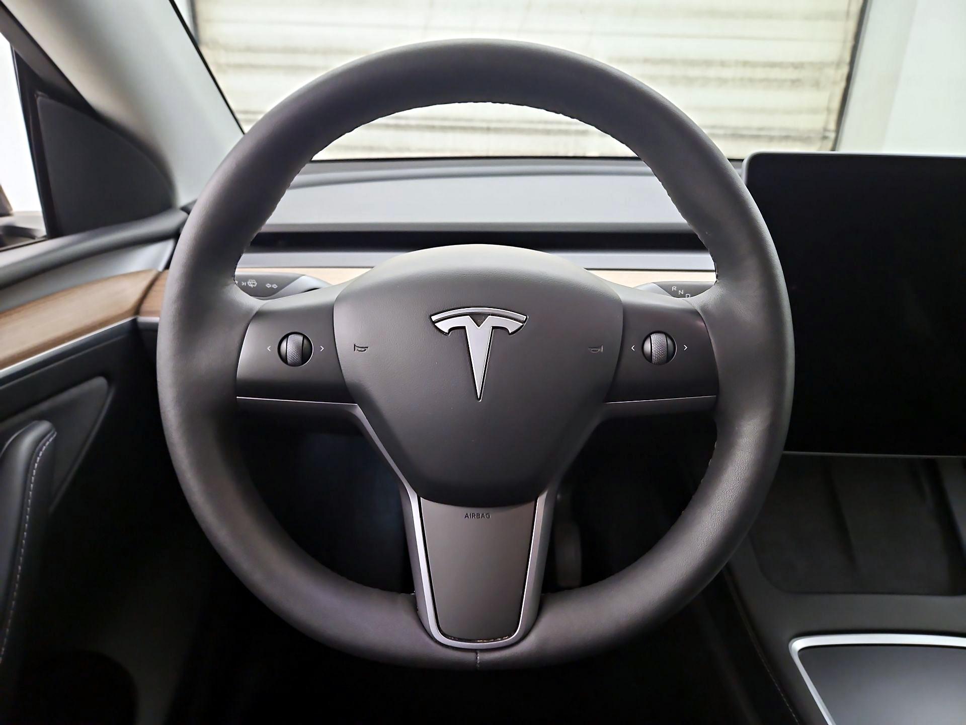 Thumbnail: 2023 Tesla Model Y - 10