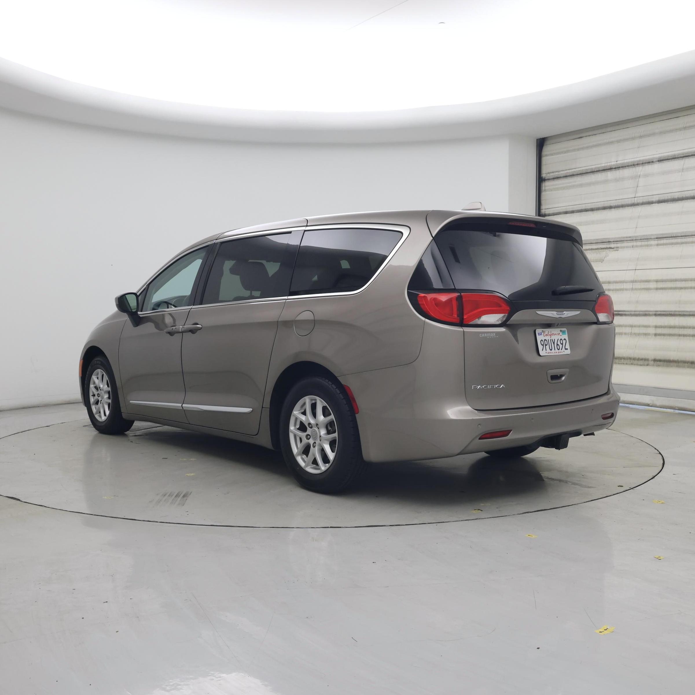Thumbnail: 2017 Chrysler Pacifica - 2