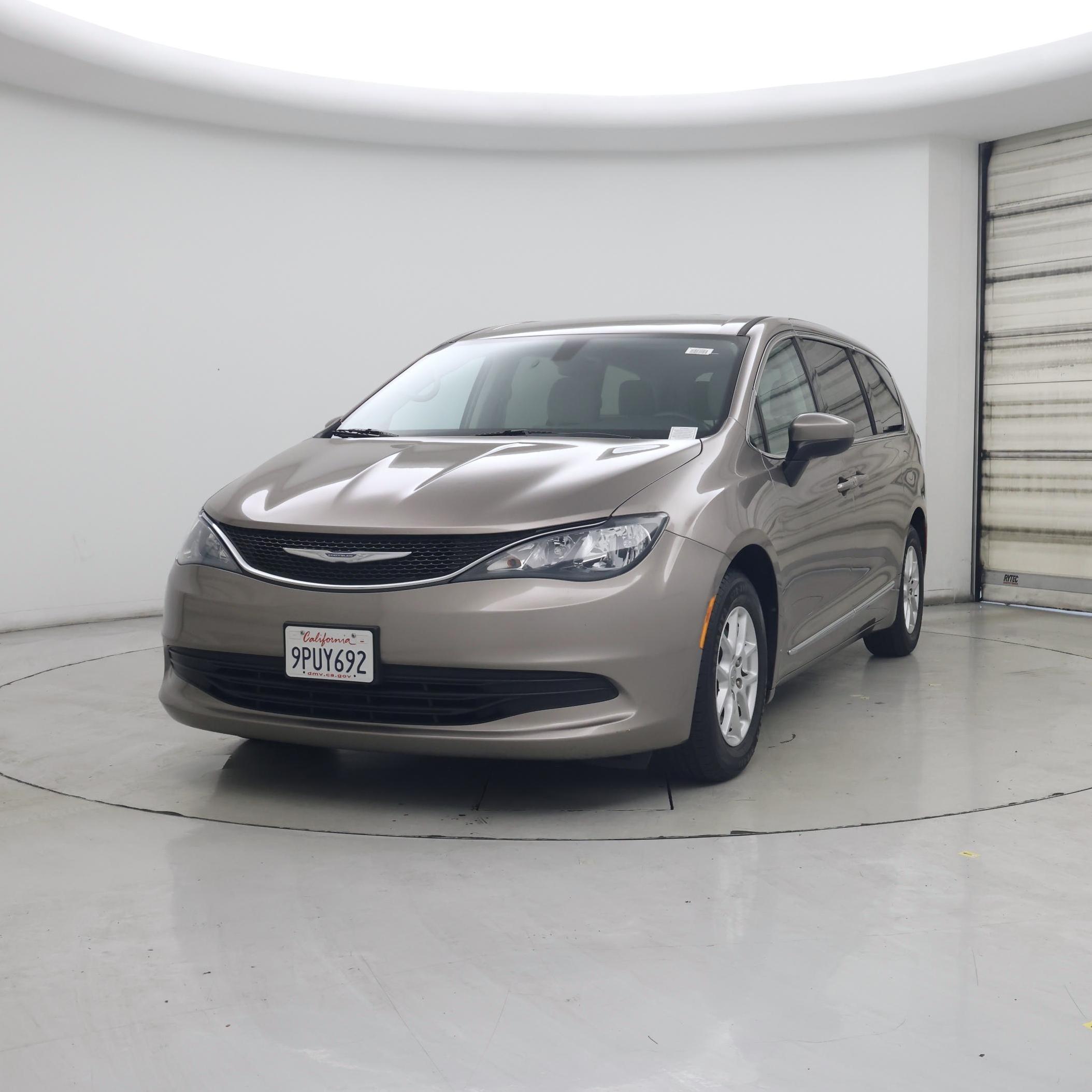 Thumbnail: 2017 Chrysler Pacifica - 4