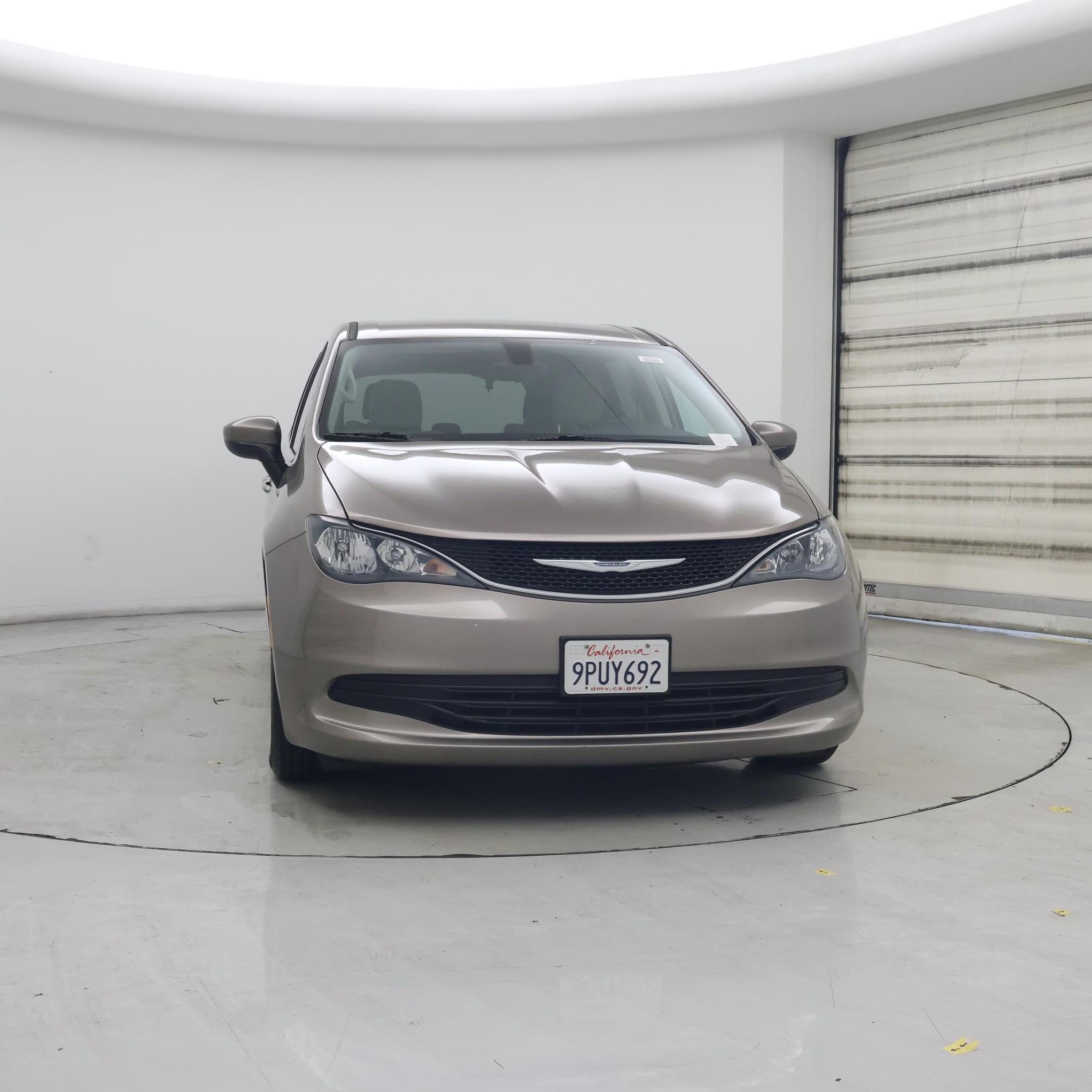Thumbnail: 2017 Chrysler Pacifica - 5