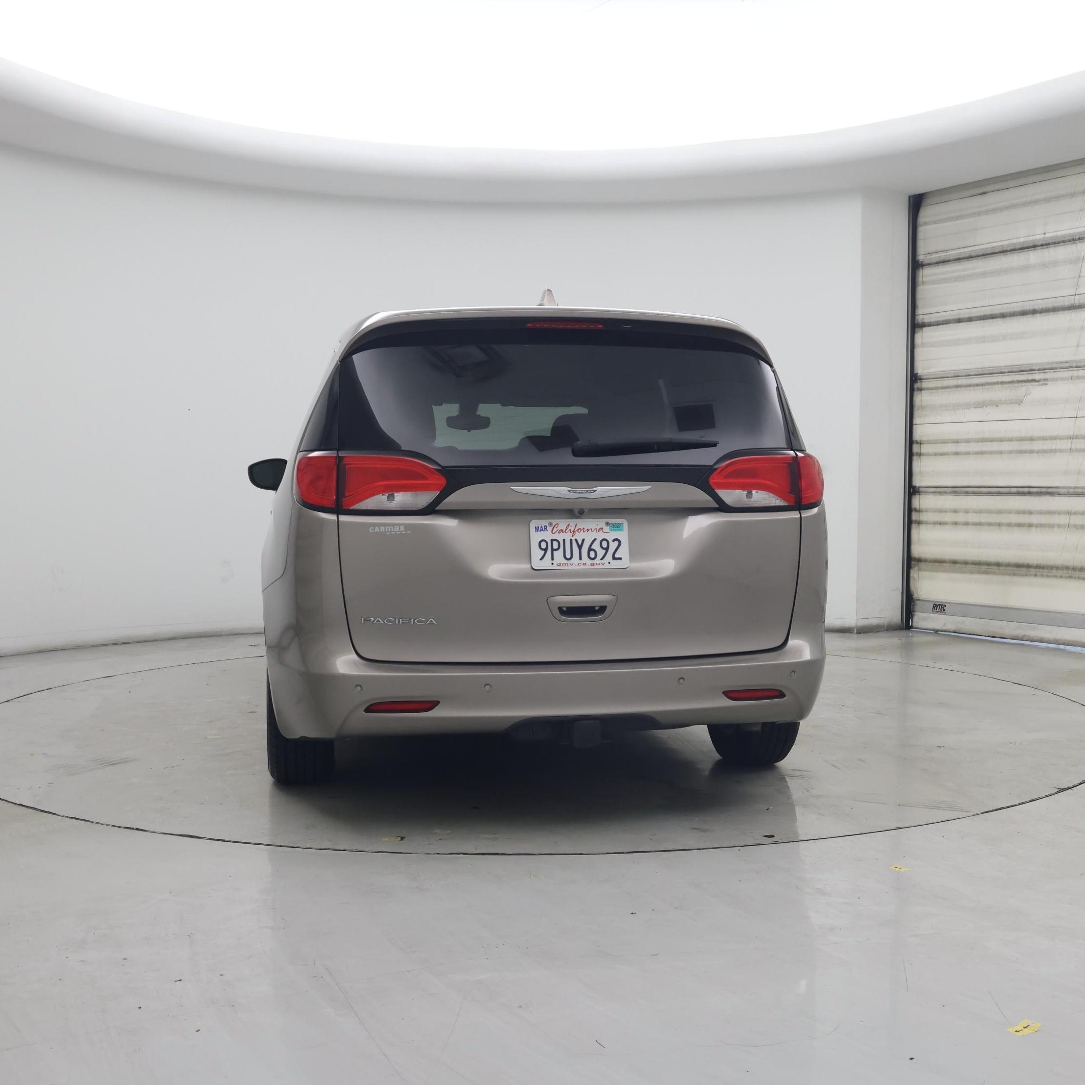 Thumbnail: 2017 Chrysler Pacifica - 6
