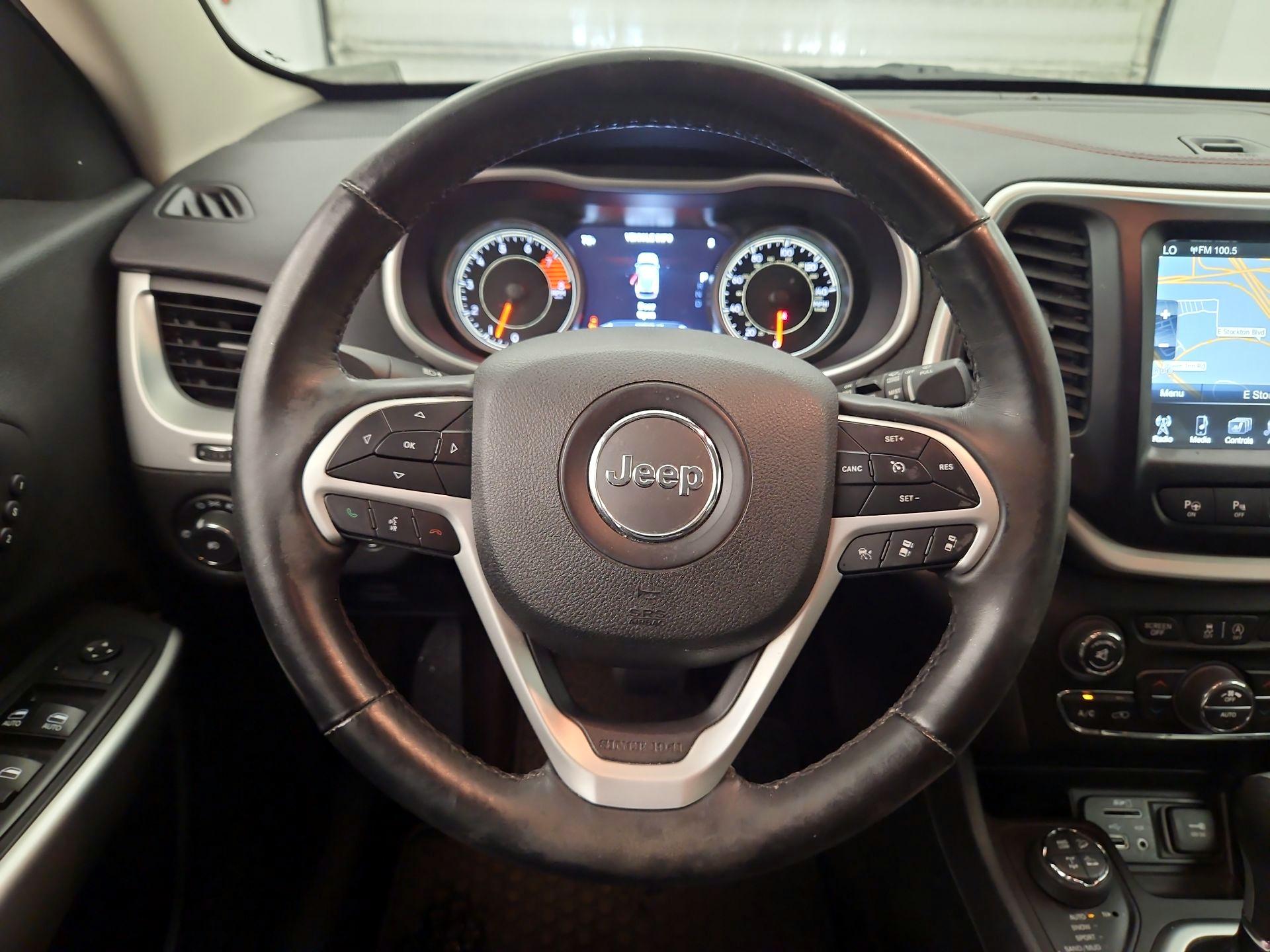 Thumbnail: 2018 Jeep Cherokee - 10