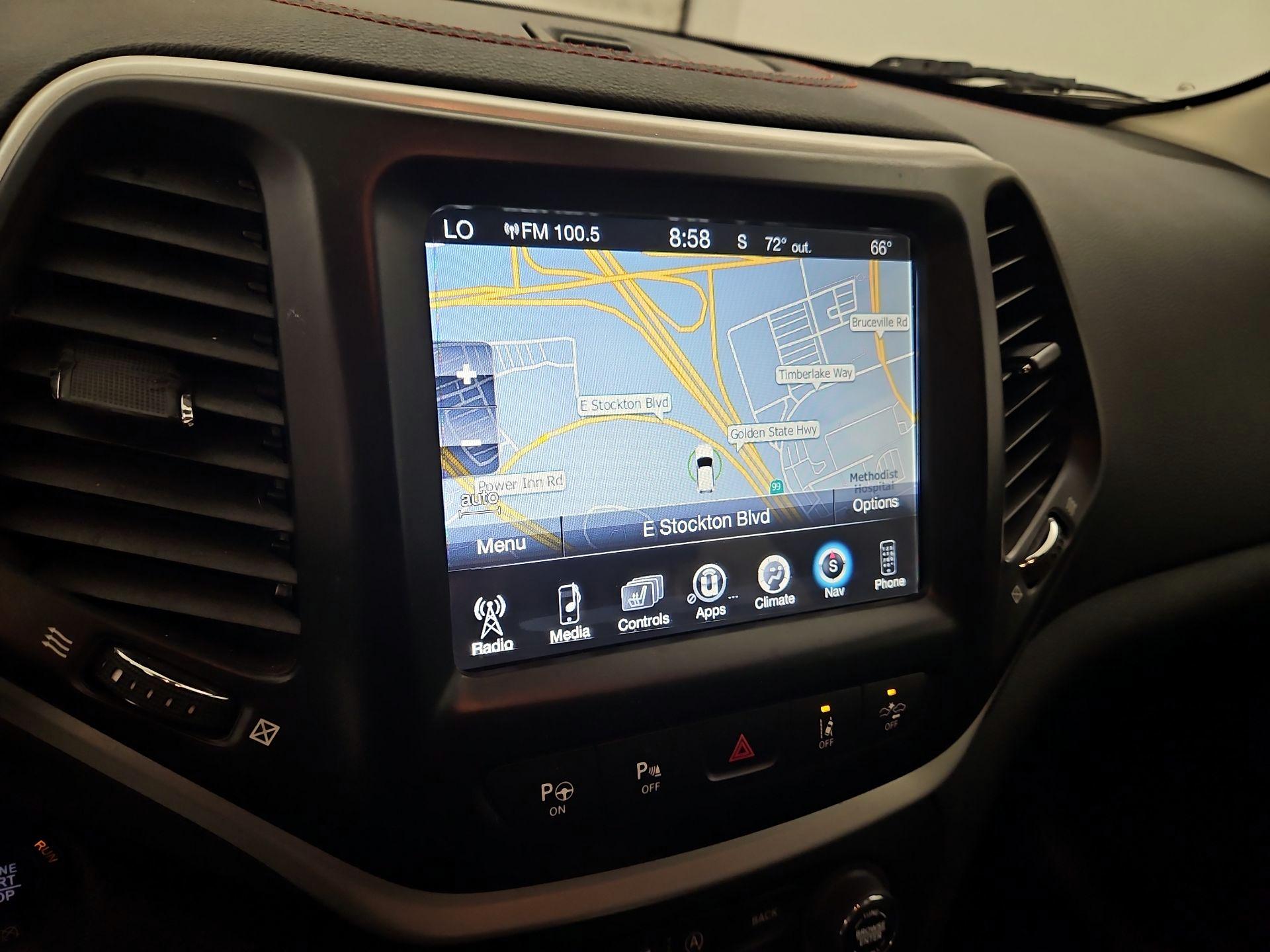 Thumbnail: 2018 Jeep Cherokee - 14