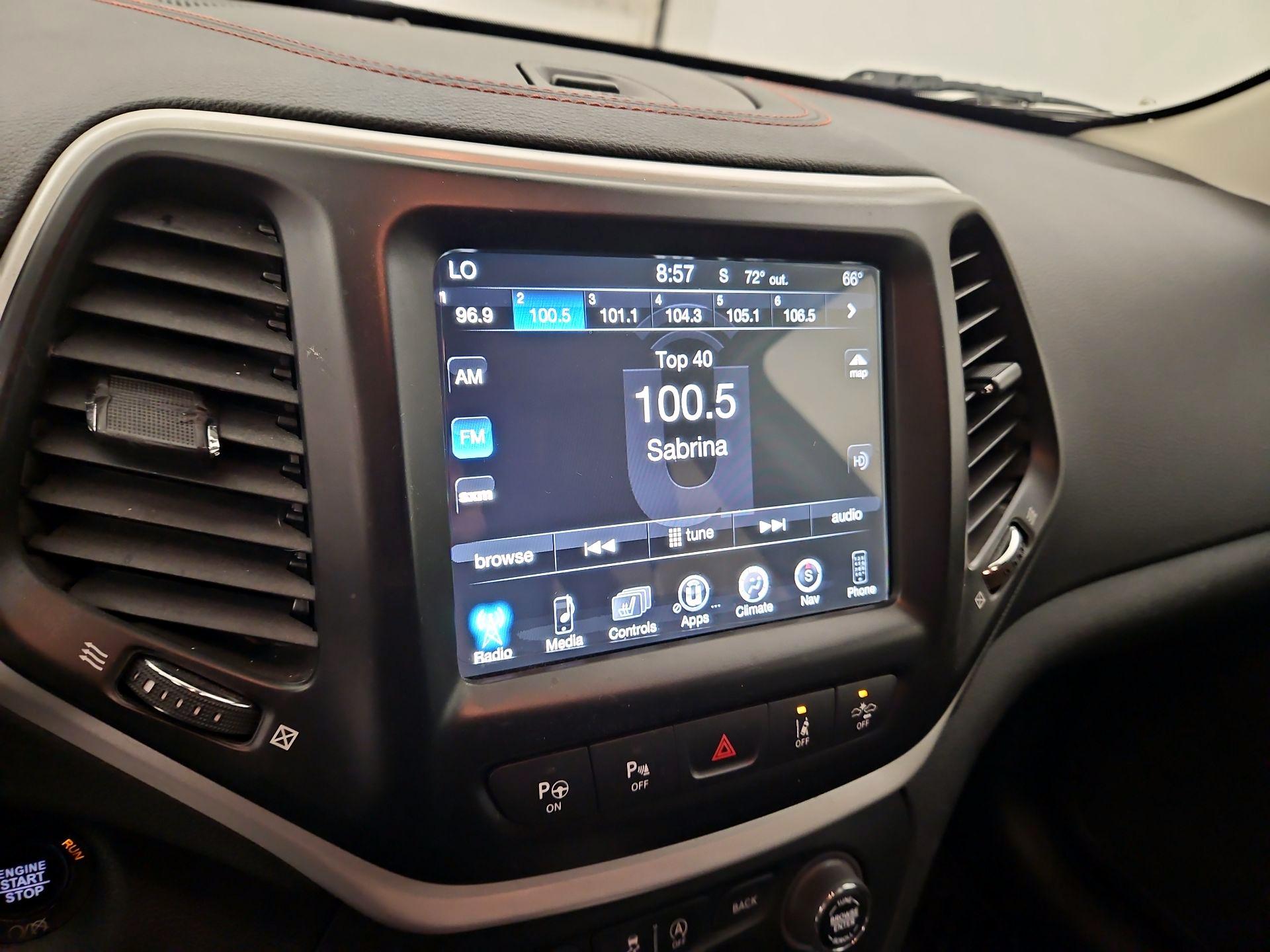 Thumbnail: 2018 Jeep Cherokee - 16