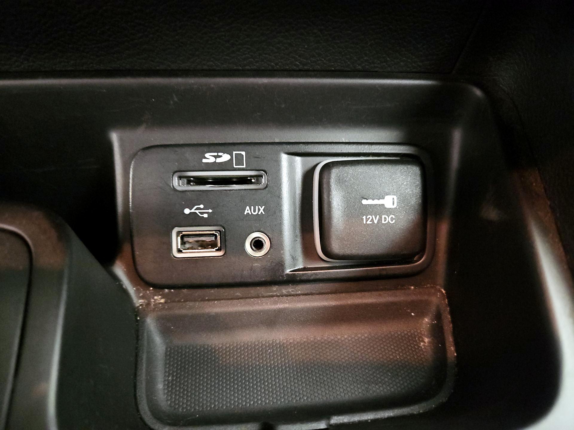Thumbnail: 2018 Jeep Cherokee - 19