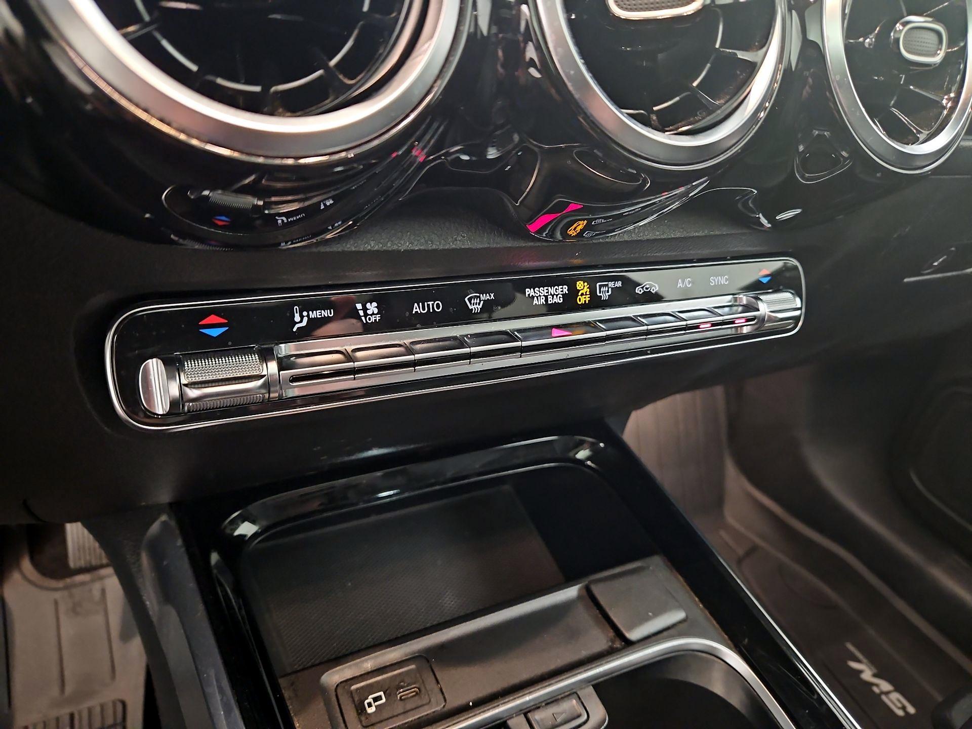 Thumbnail: 2020 Mercedes-Benz GLB - 16