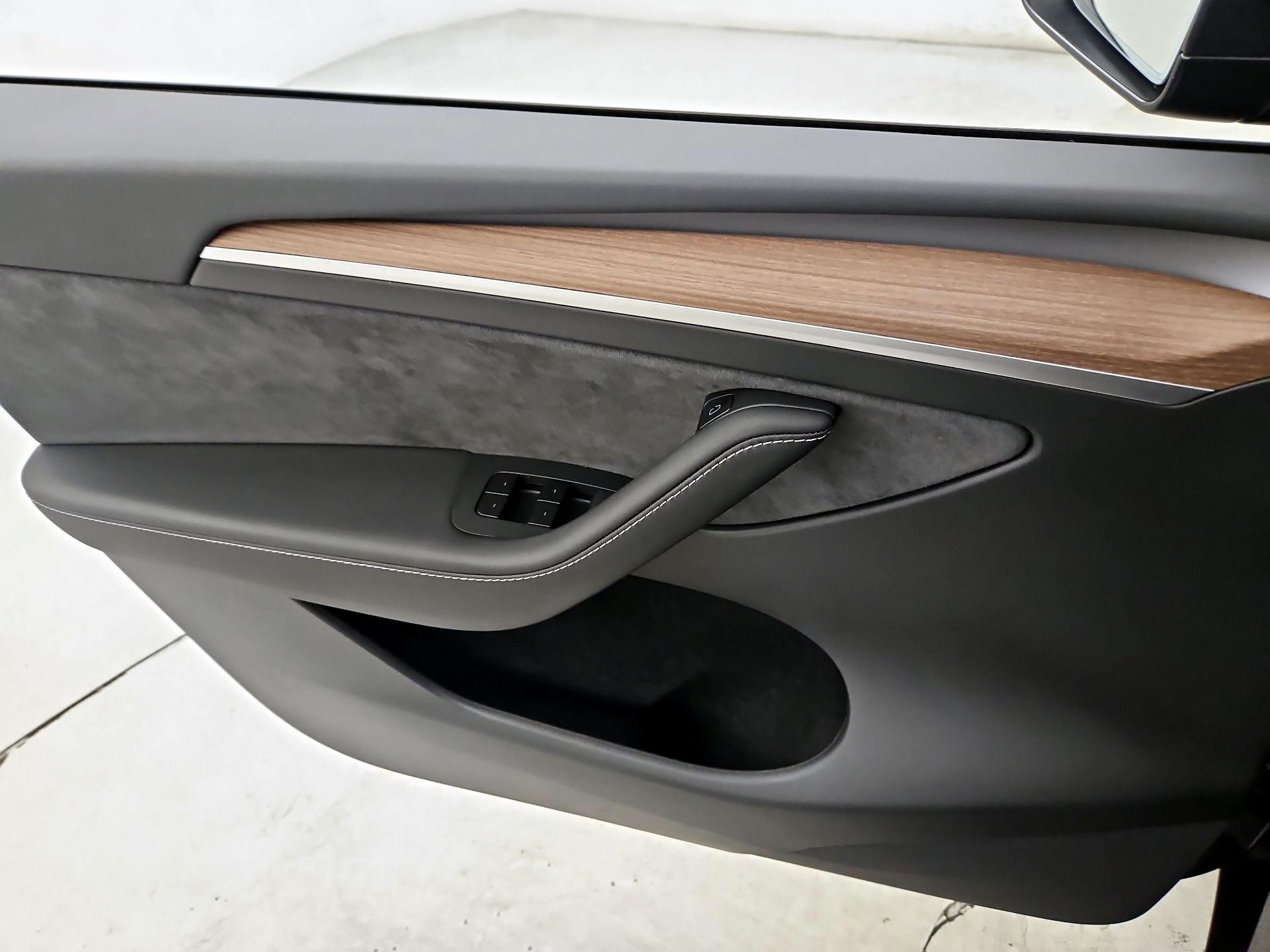 Thumbnail: 2025 Tesla Model Y - 12